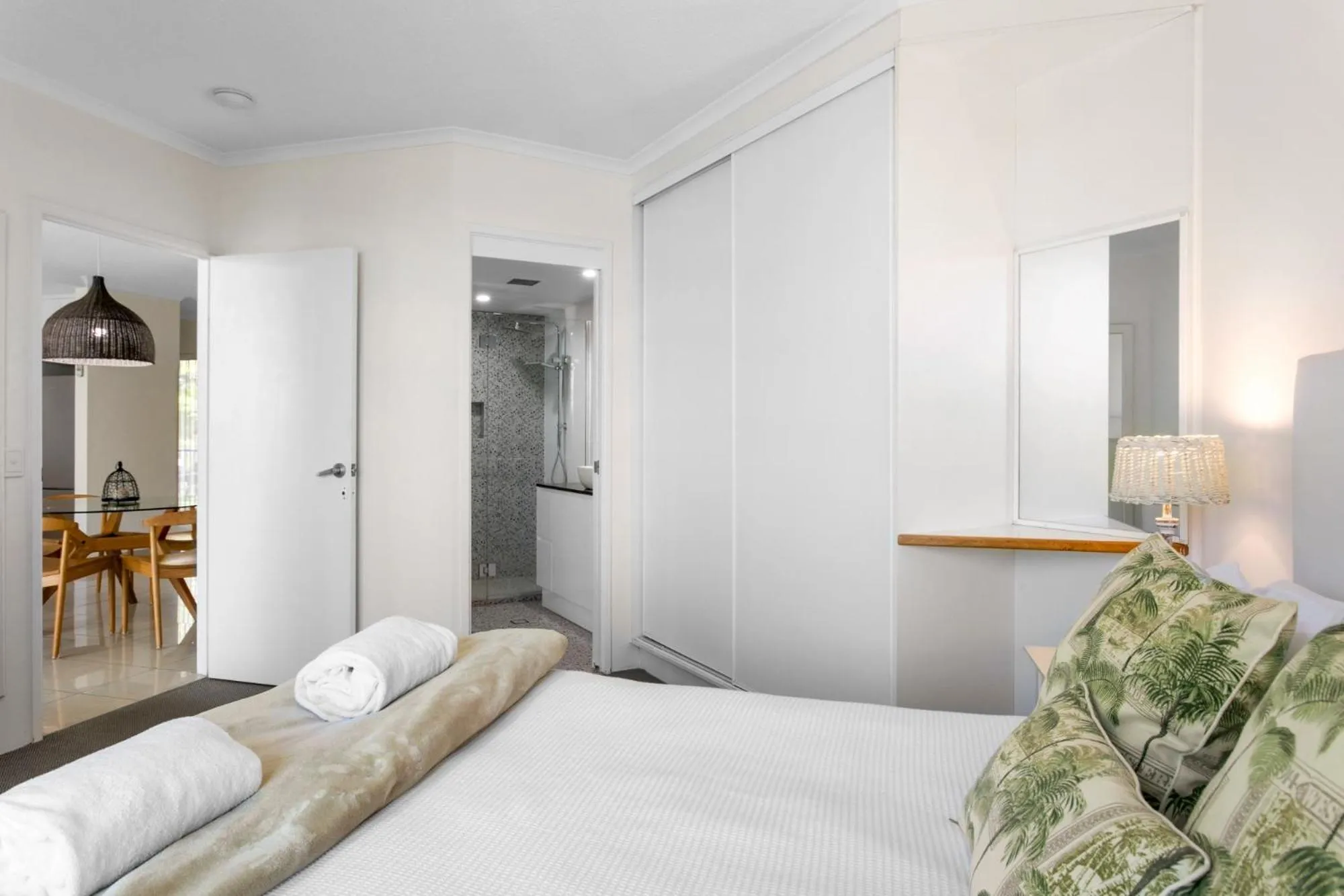 Bedroom, Bed in Noosa Tropicana