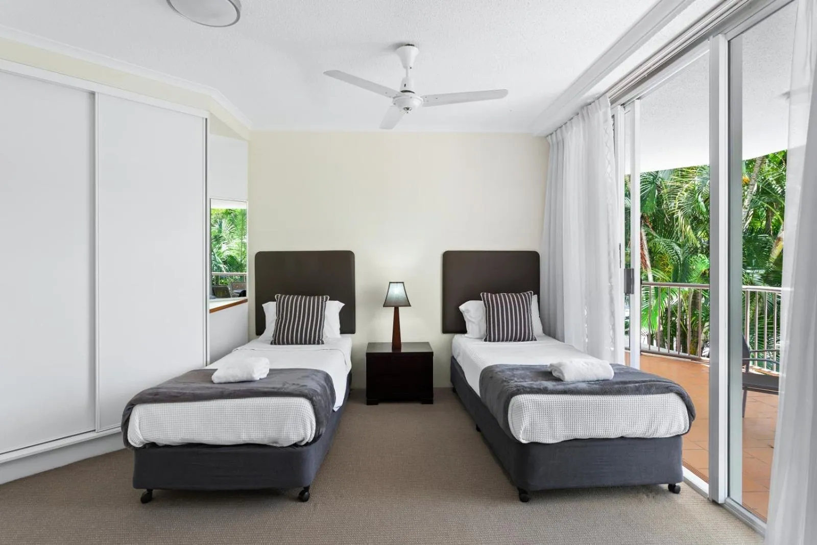 Bedroom, Bed in Noosa Tropicana