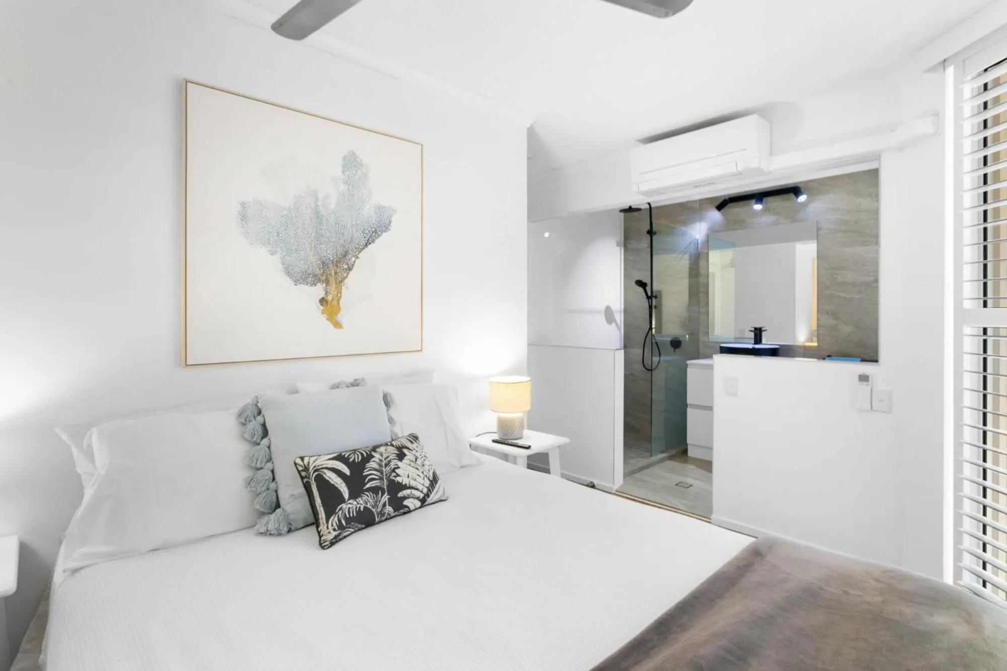 Bedroom, Bed in Noosa Tropicana