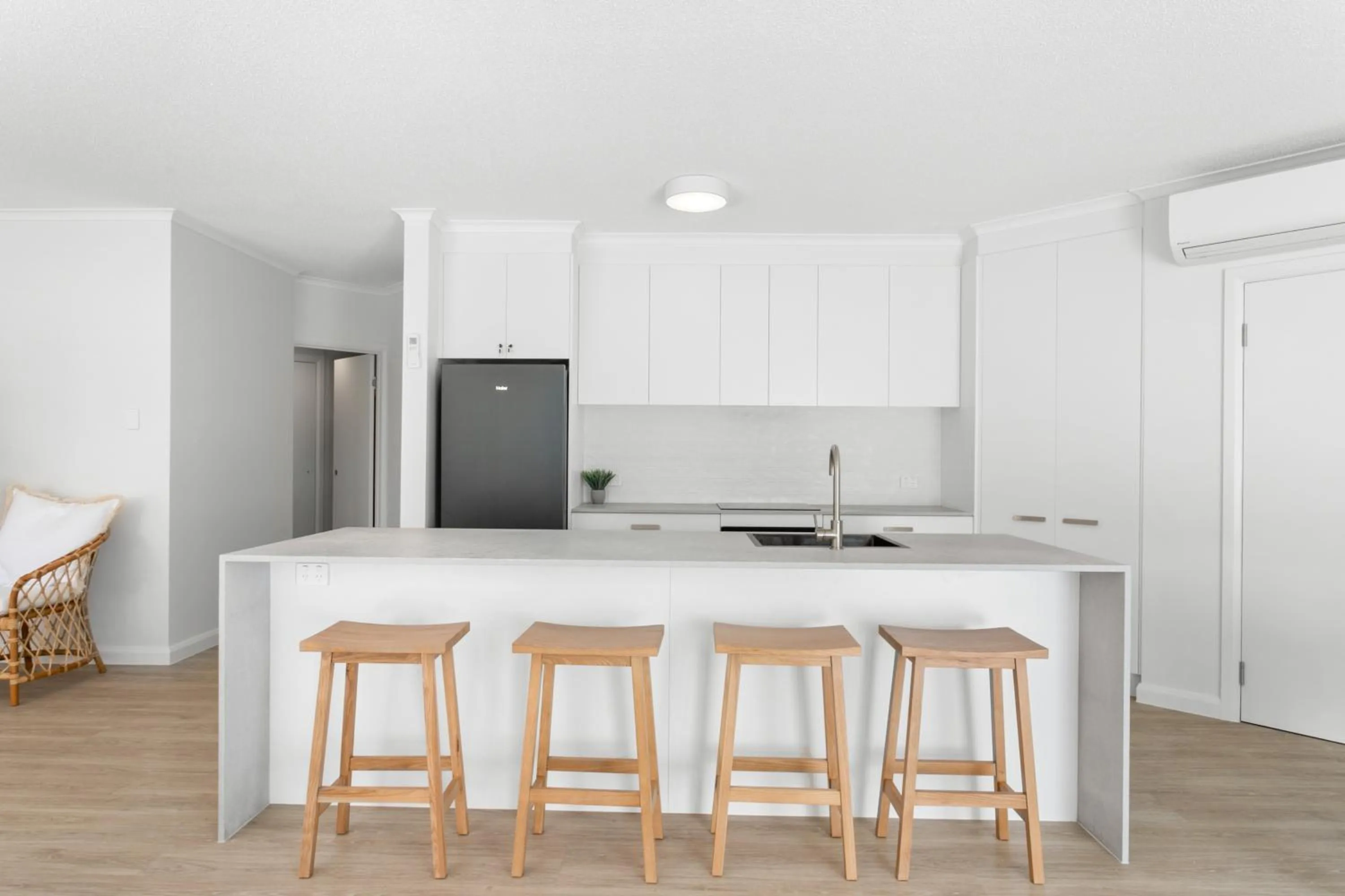 Kitchen or kitchenette in Noosa Tropicana