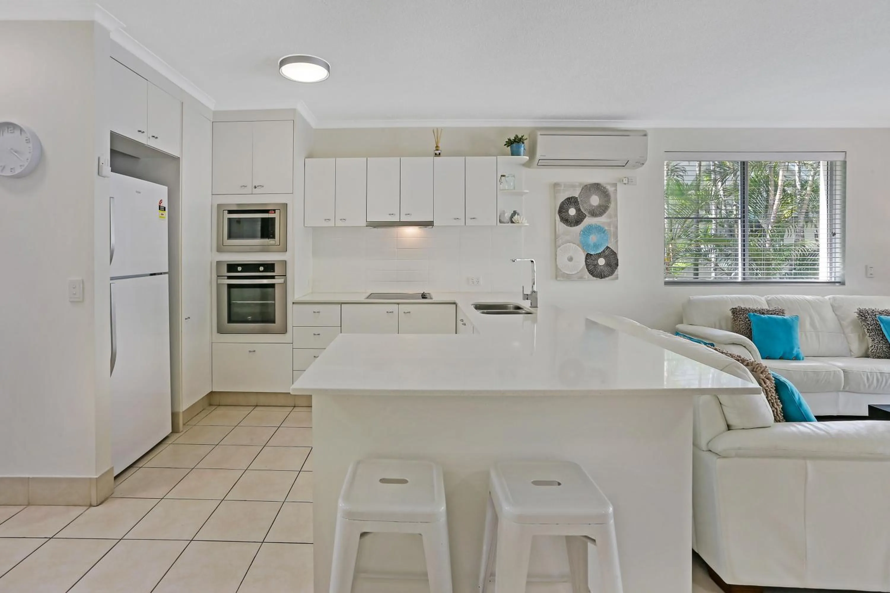 Kitchen or kitchenette in Noosa Tropicana