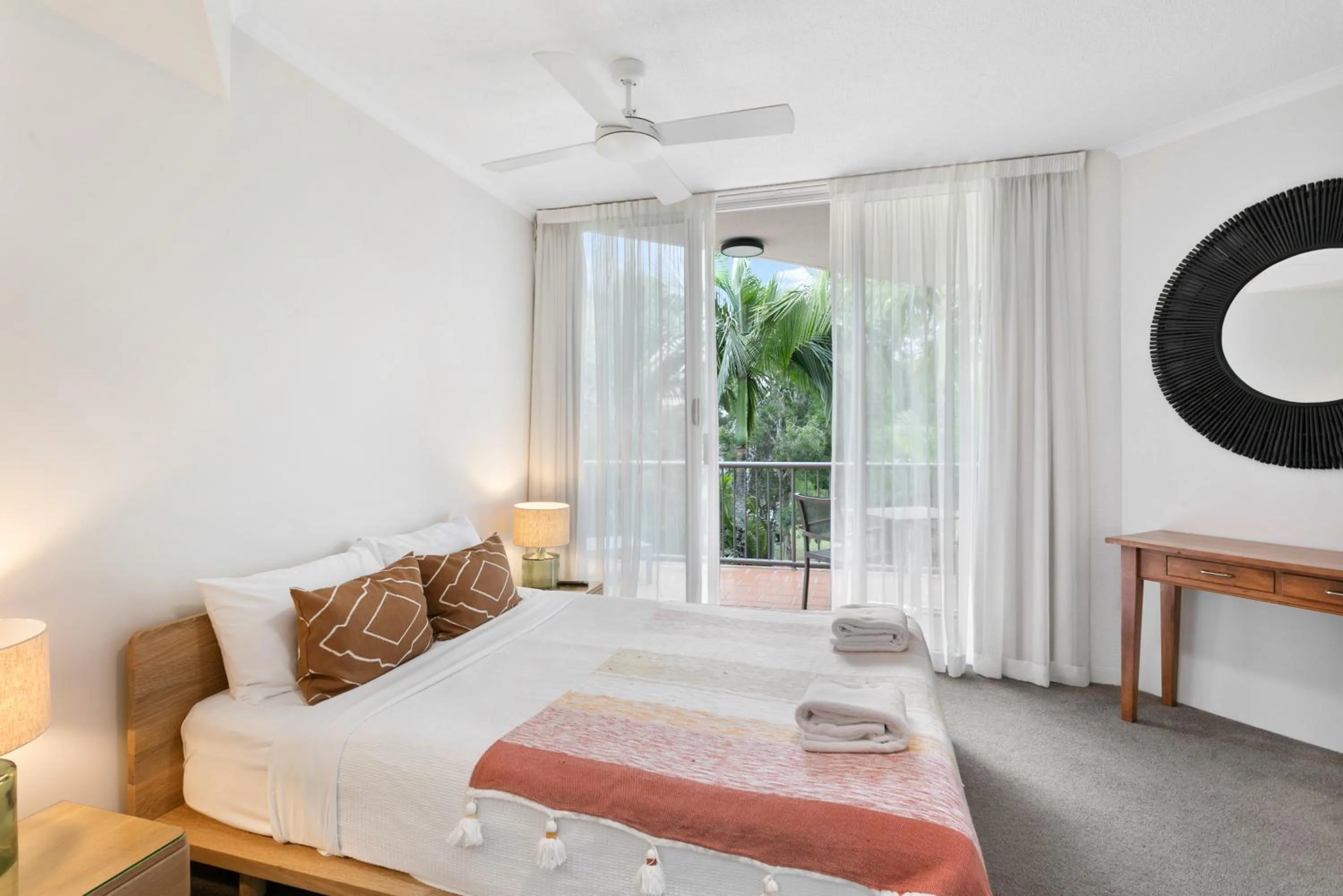 Bedroom, Bed in Noosa Tropicana