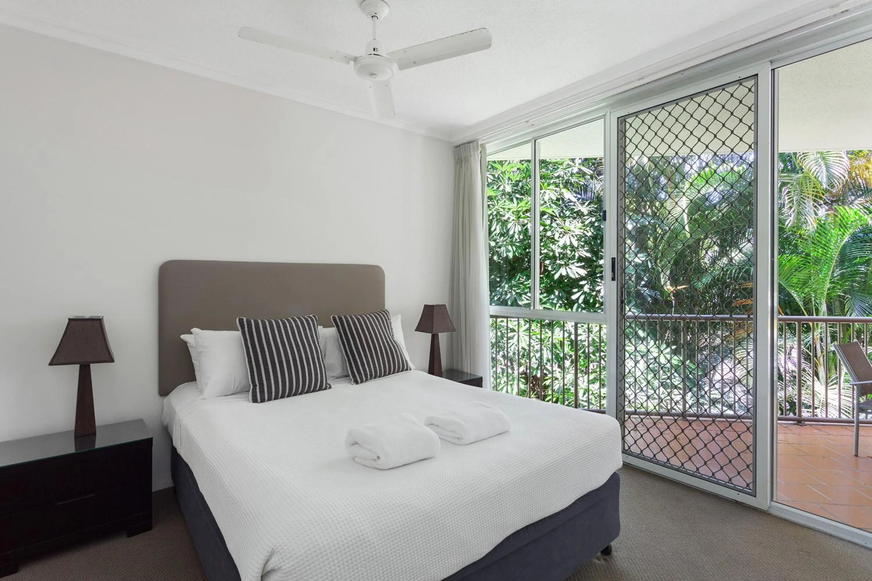 Bedroom, Bed in Noosa Tropicana