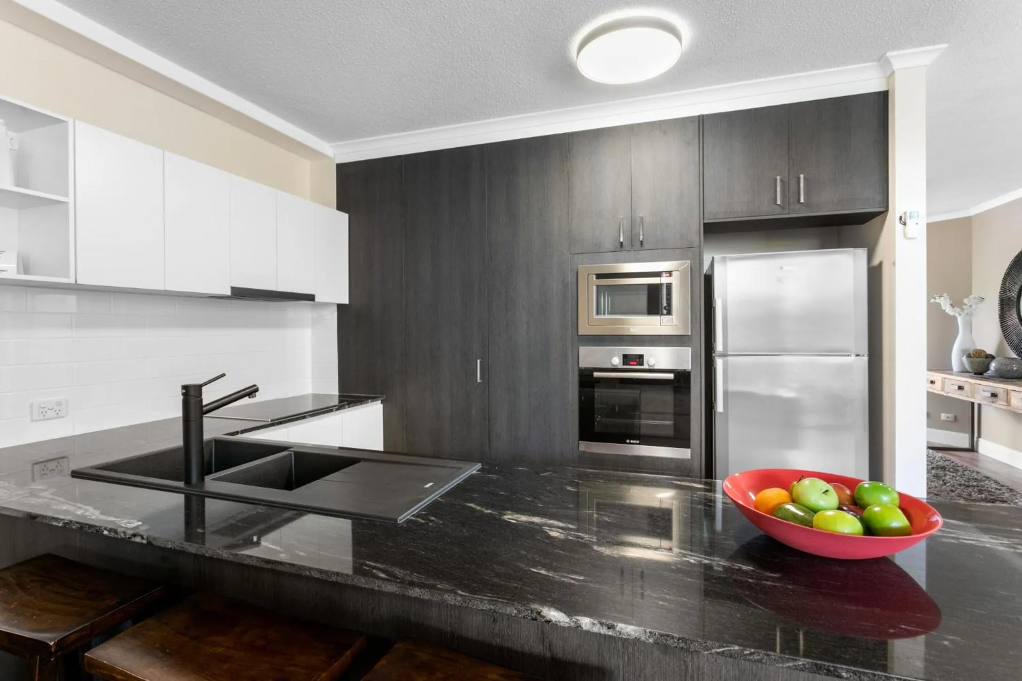 Kitchen or kitchenette in Noosa Tropicana