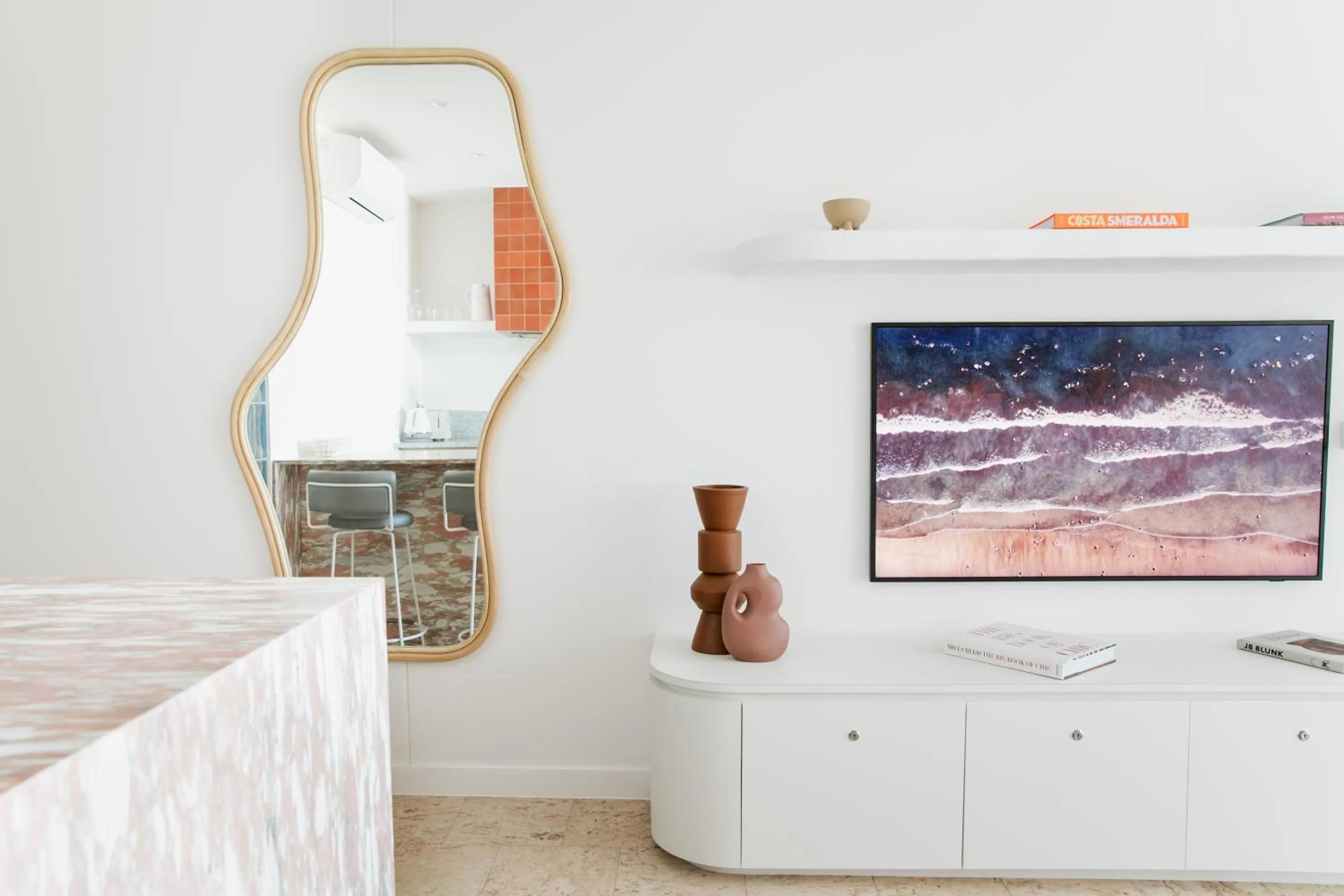 TV and multimedia in On The Beach Noosa Resort