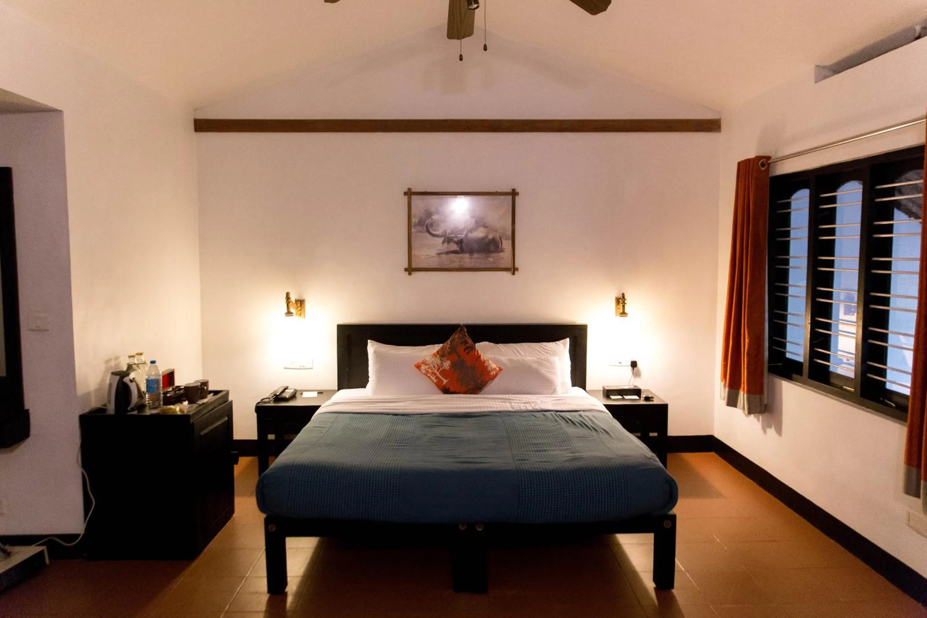 Bed in Amritara Shalimar Spice Garden Resort & Spa