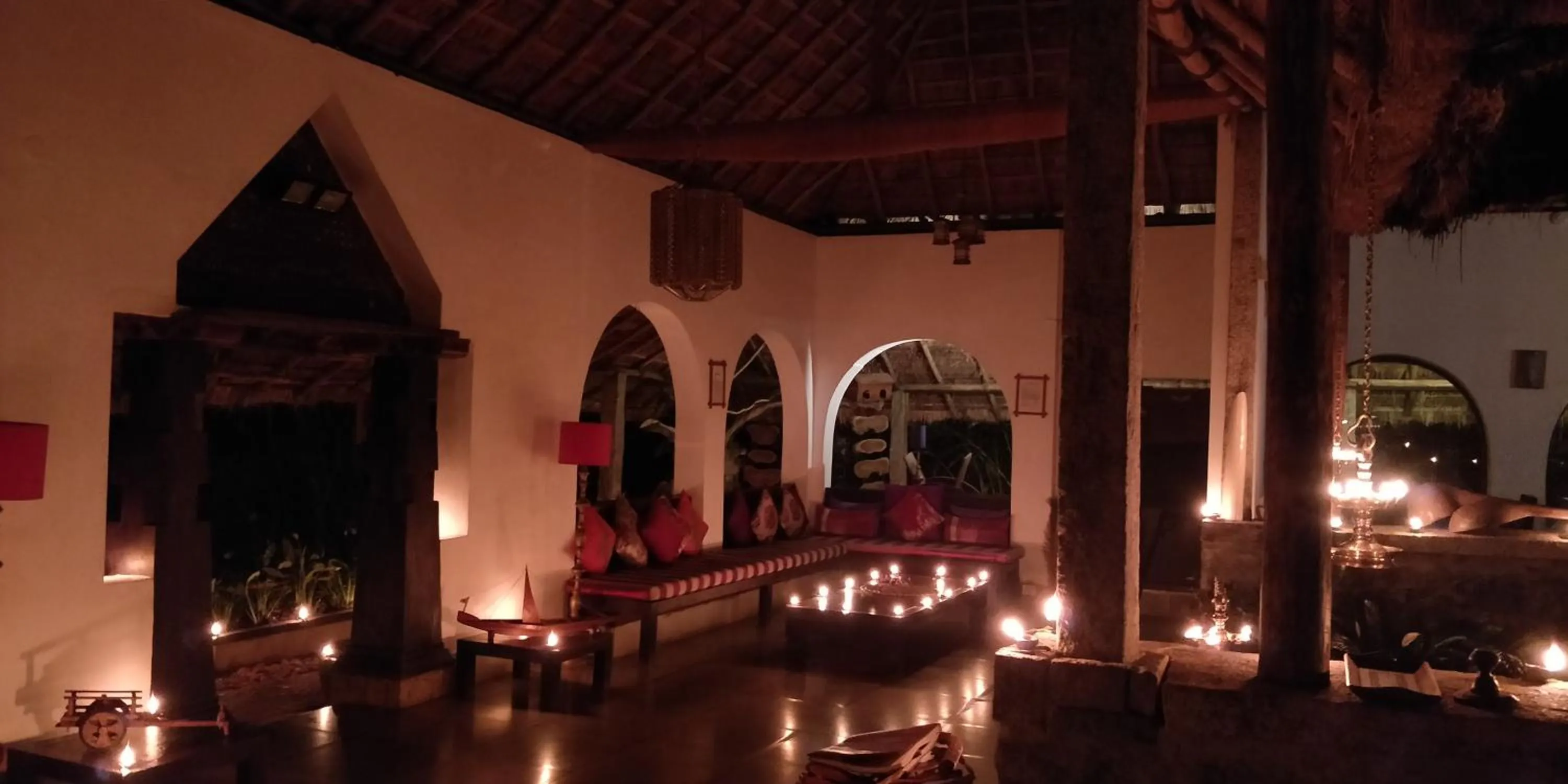 Evening entertainment in Amritara Shalimar Spice Garden Resort & Spa