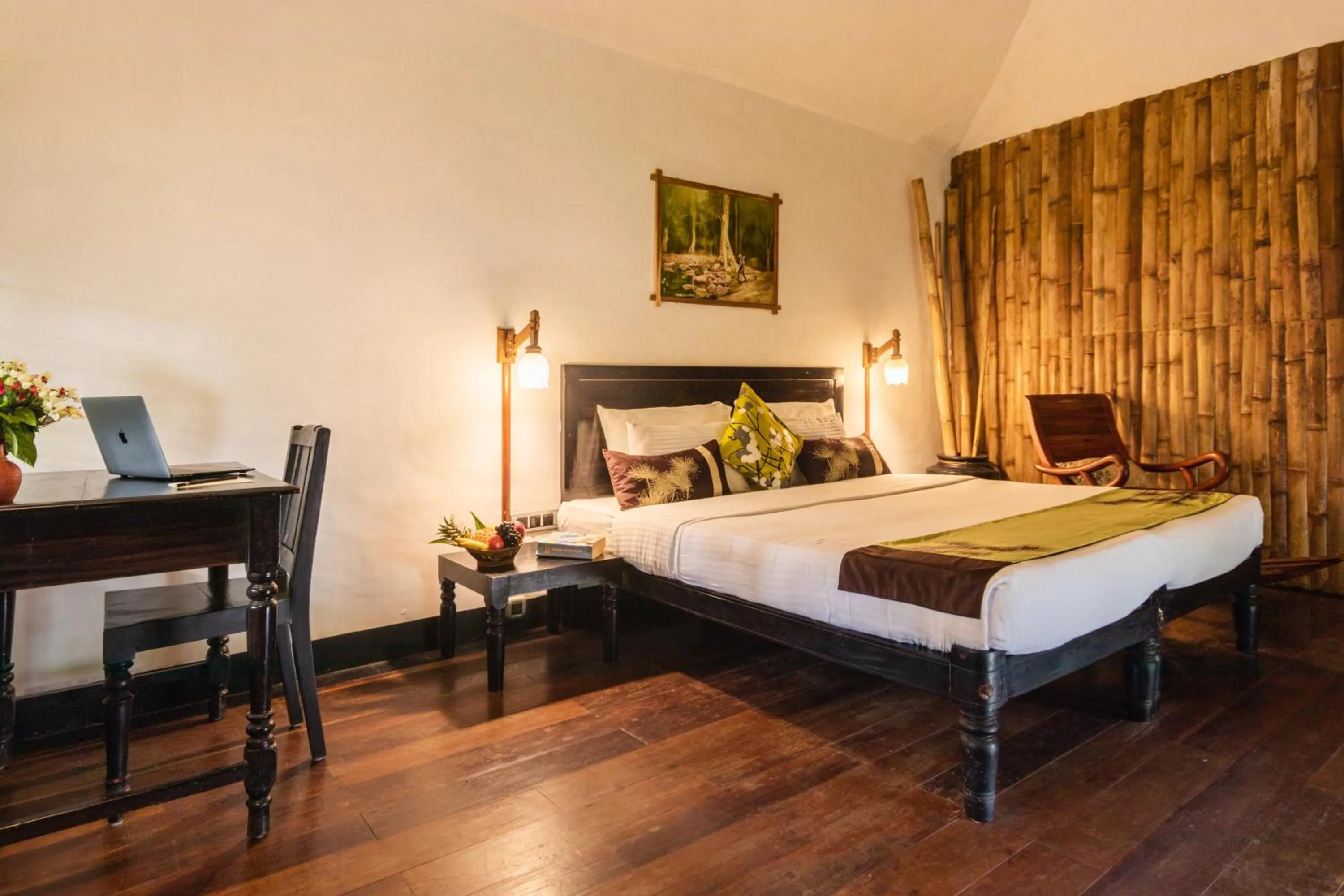 Bed in Amritara Shalimar Spice Garden Resort & Spa