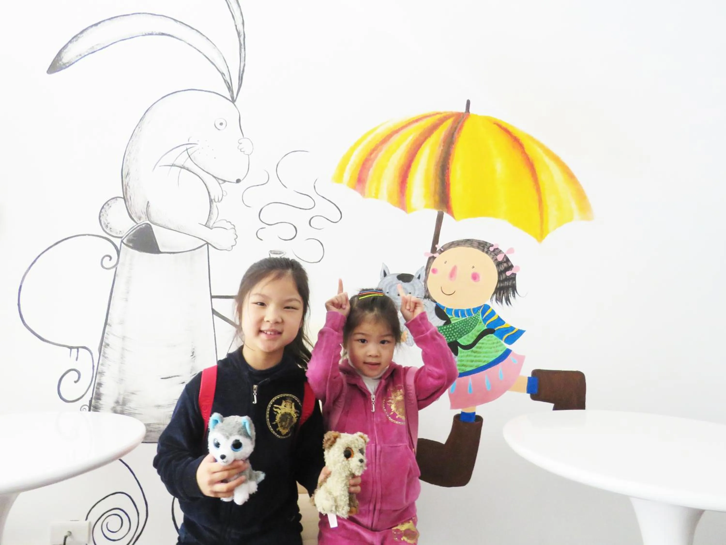 older children in E-Phone Homestay
