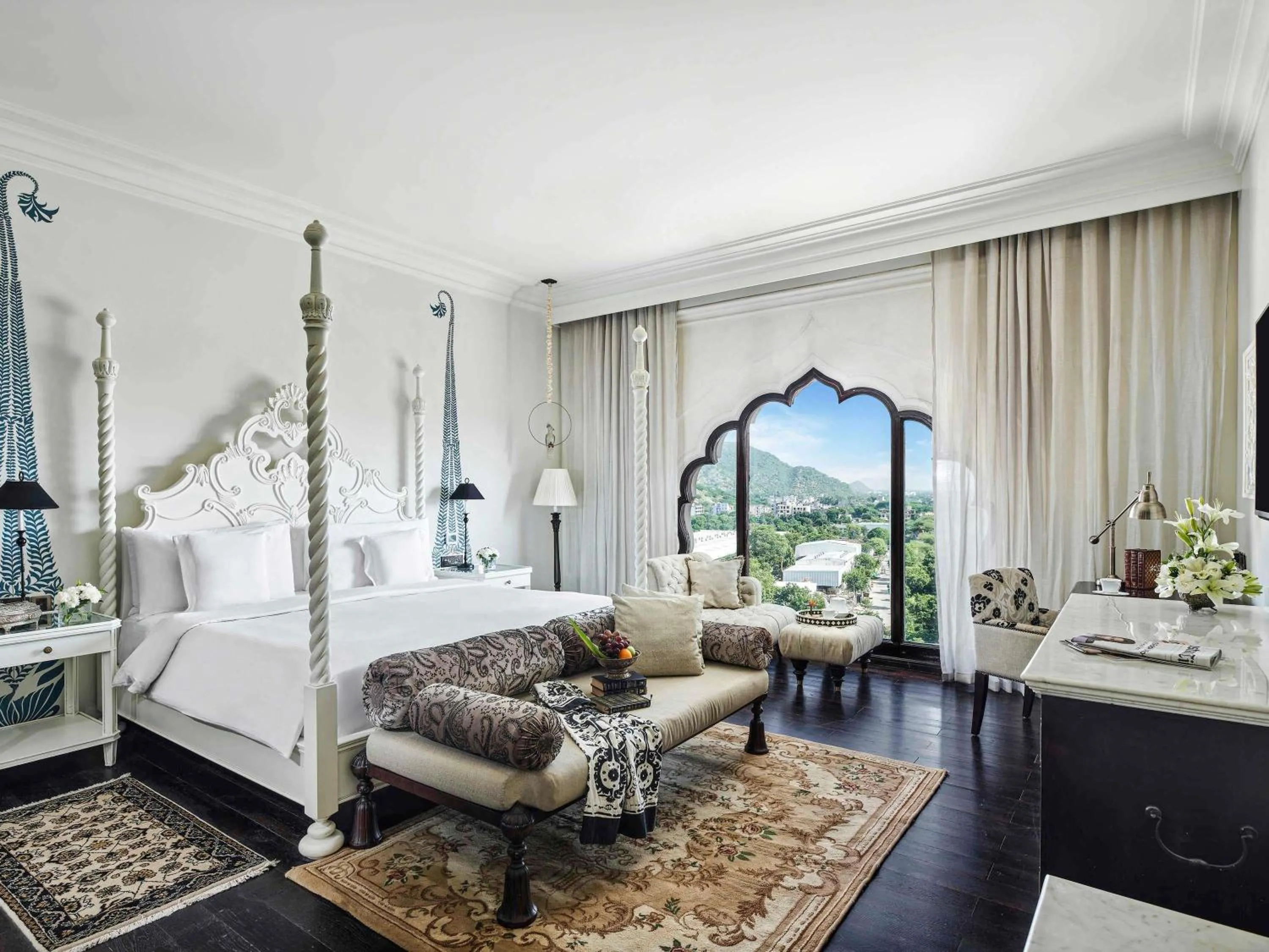 Bedroom, Bed in Fairmont Jaipur