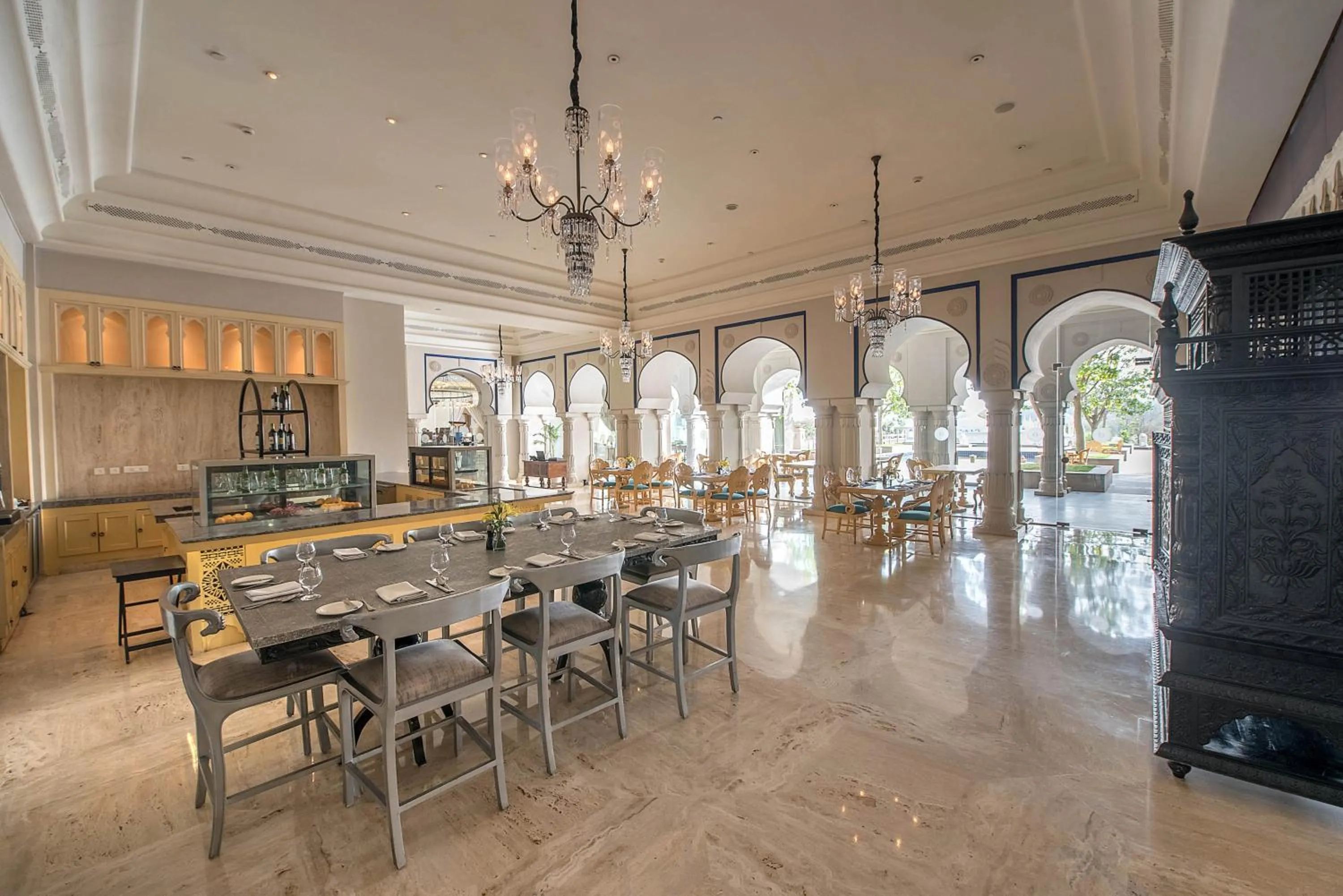 Restaurant/places to eat in Fairmont Jaipur