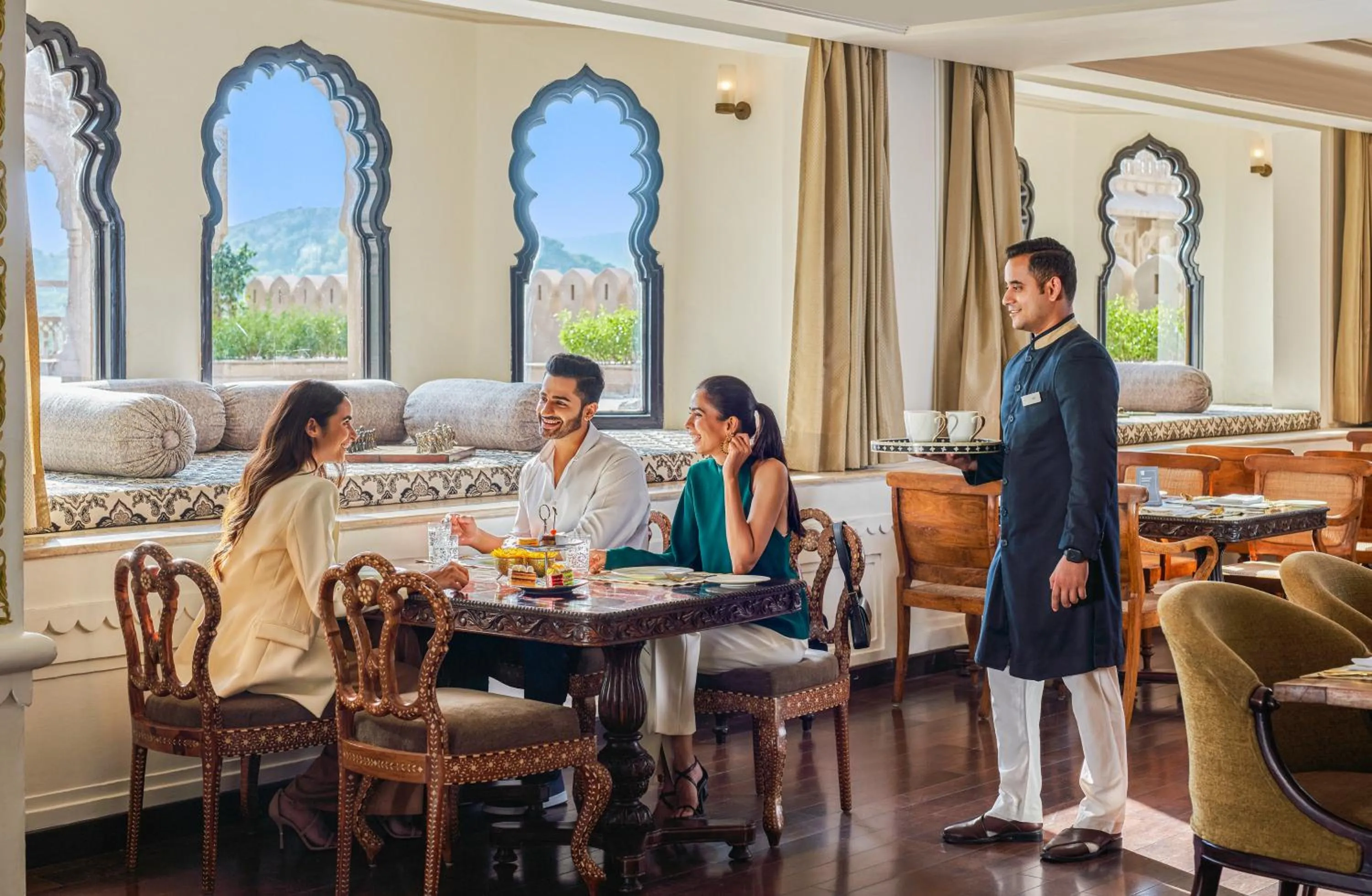 Lounge or bar in Fairmont Jaipur