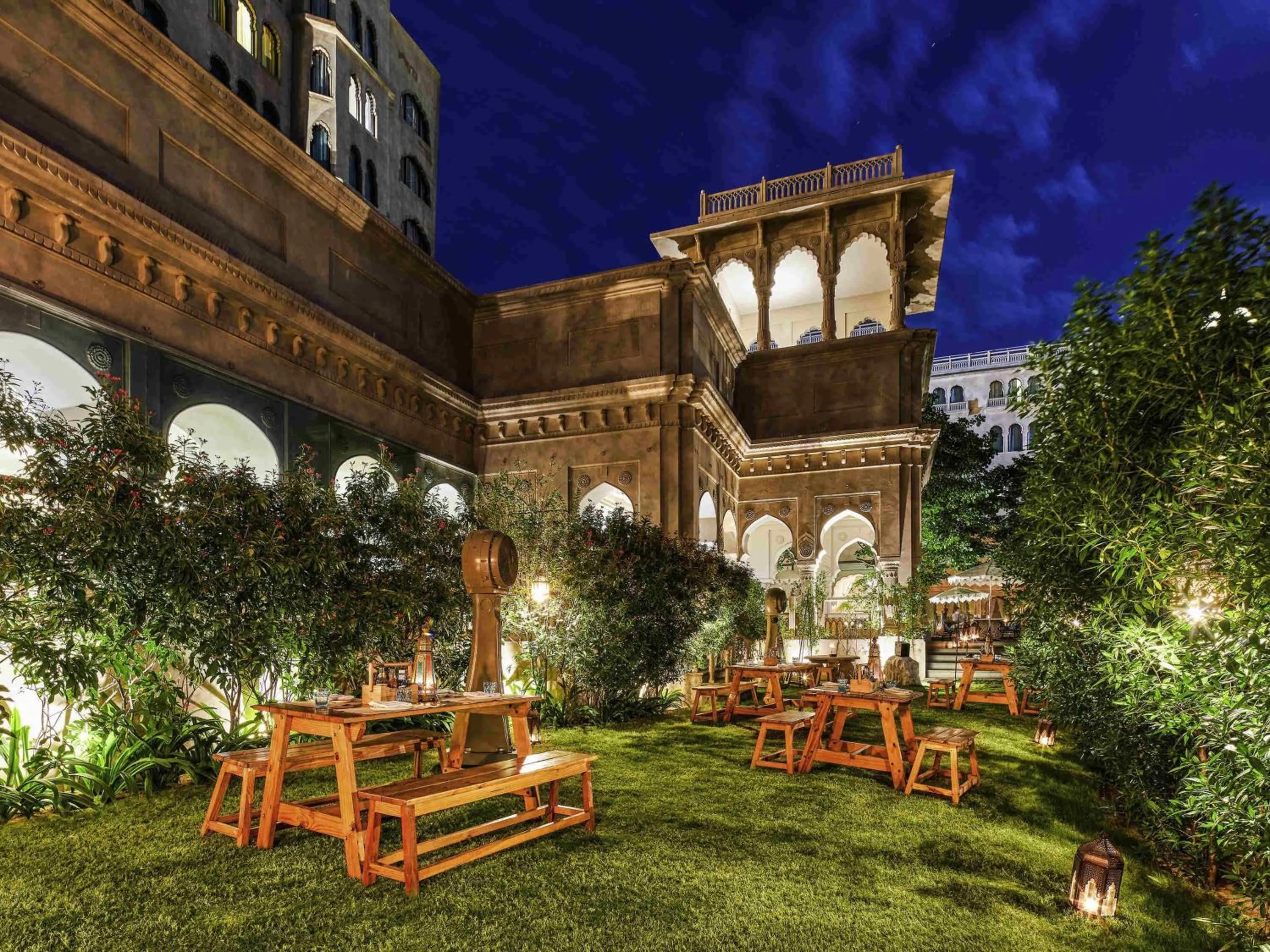 Restaurant/places to eat in Fairmont Jaipur