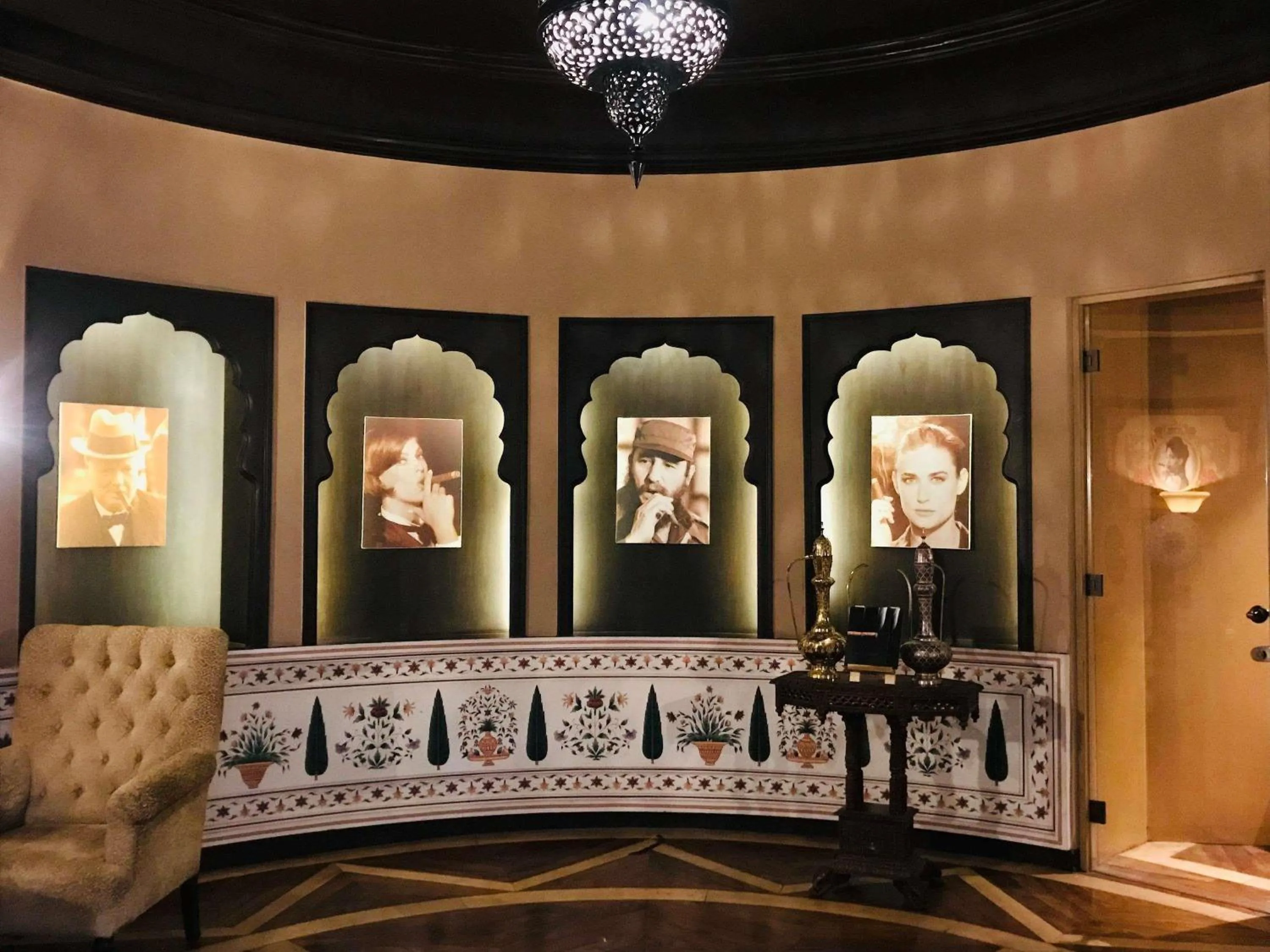 Lounge or bar in Fairmont Jaipur