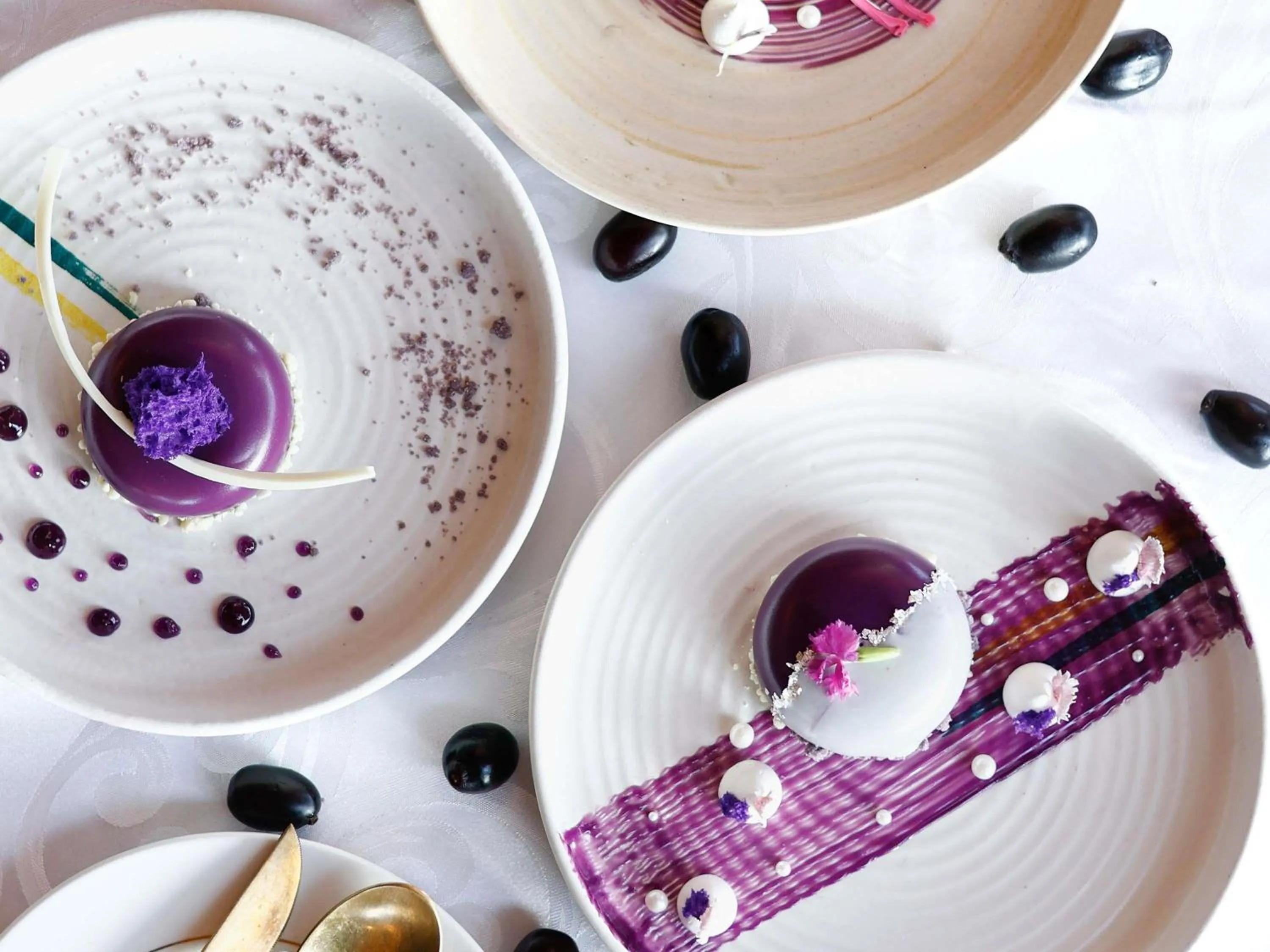 Restaurant/places to eat in Fairmont Jaipur