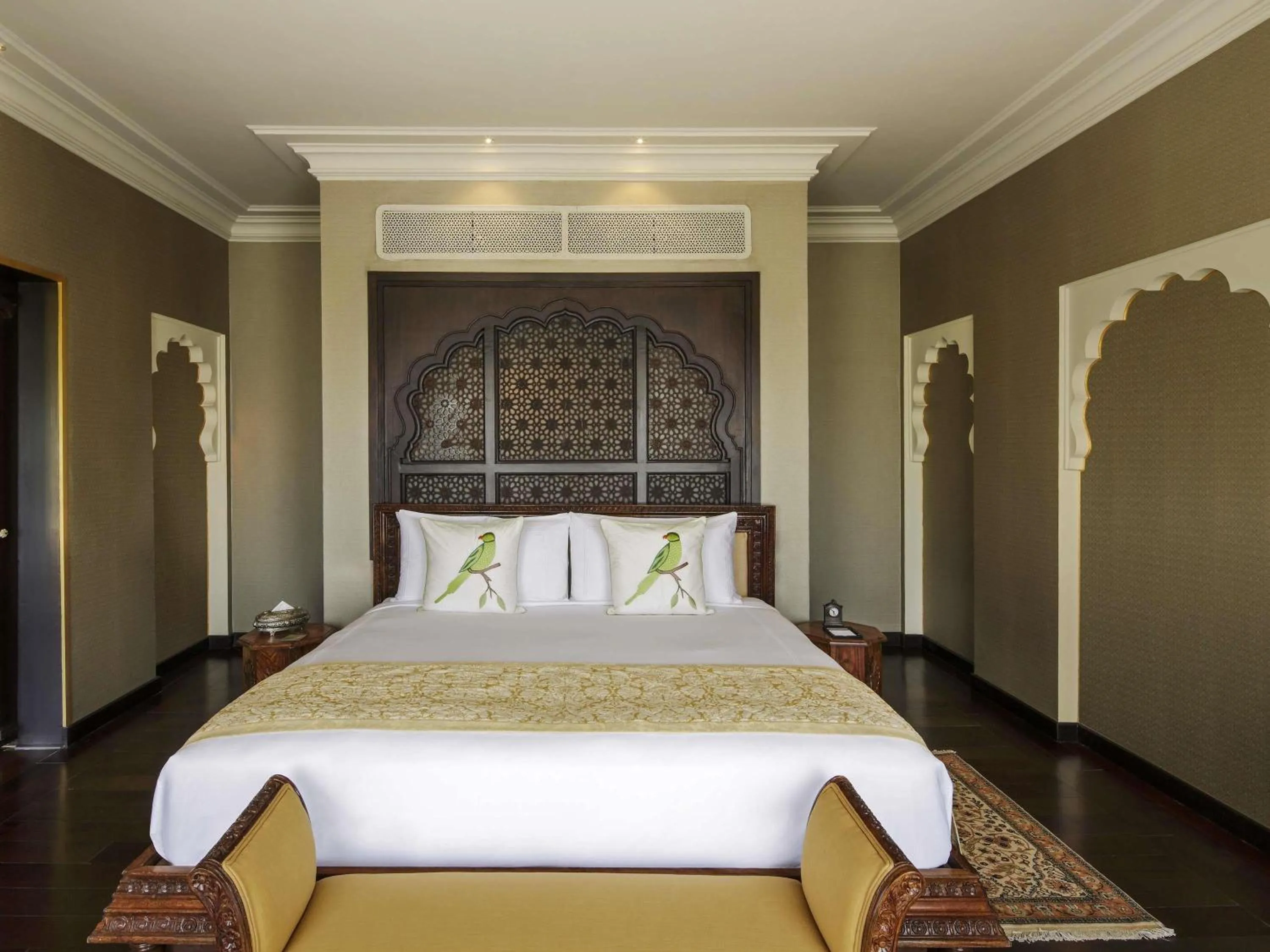 Photo of the whole room, Bed in Fairmont Jaipur