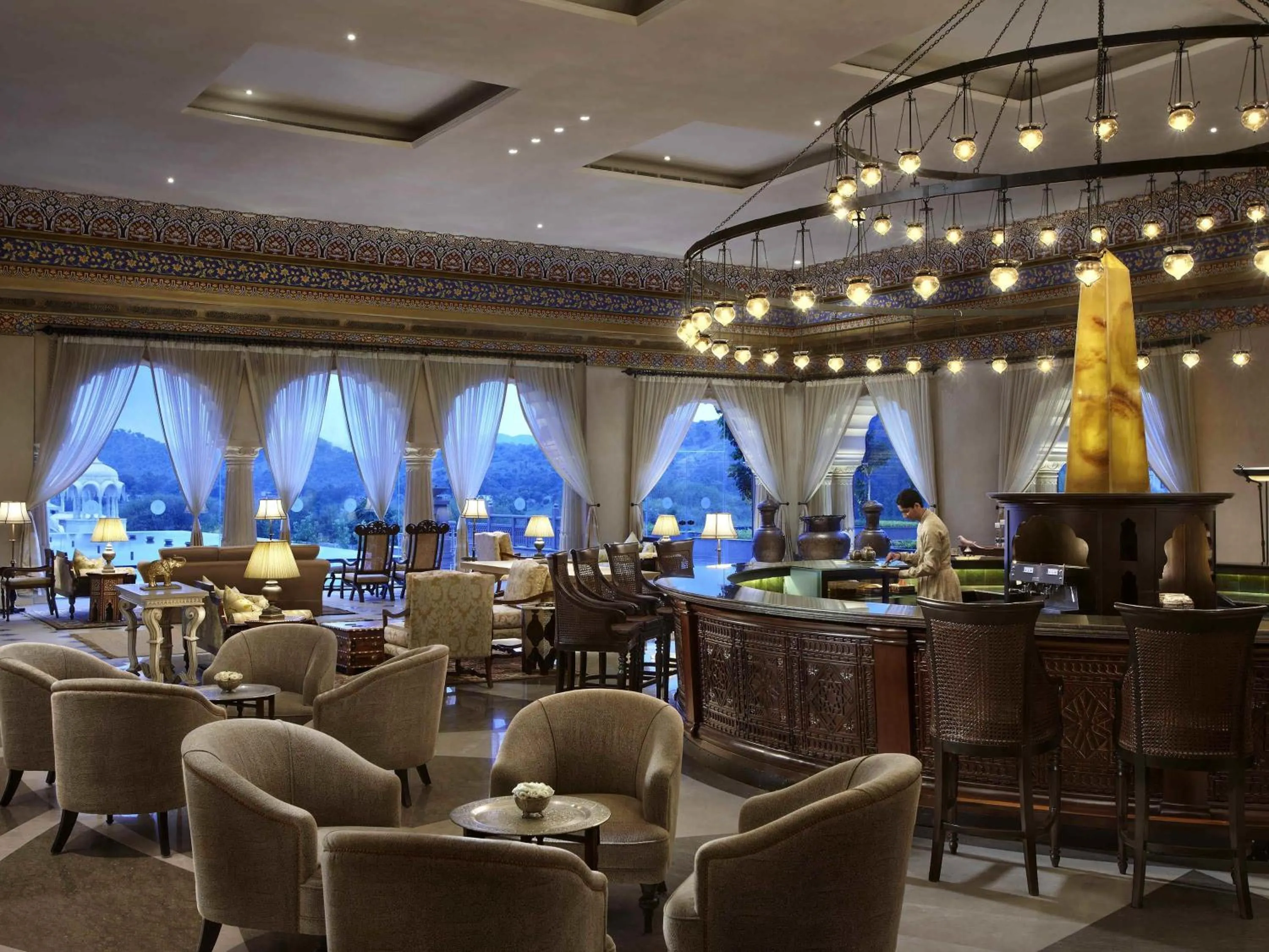 Lounge or bar in Fairmont Jaipur