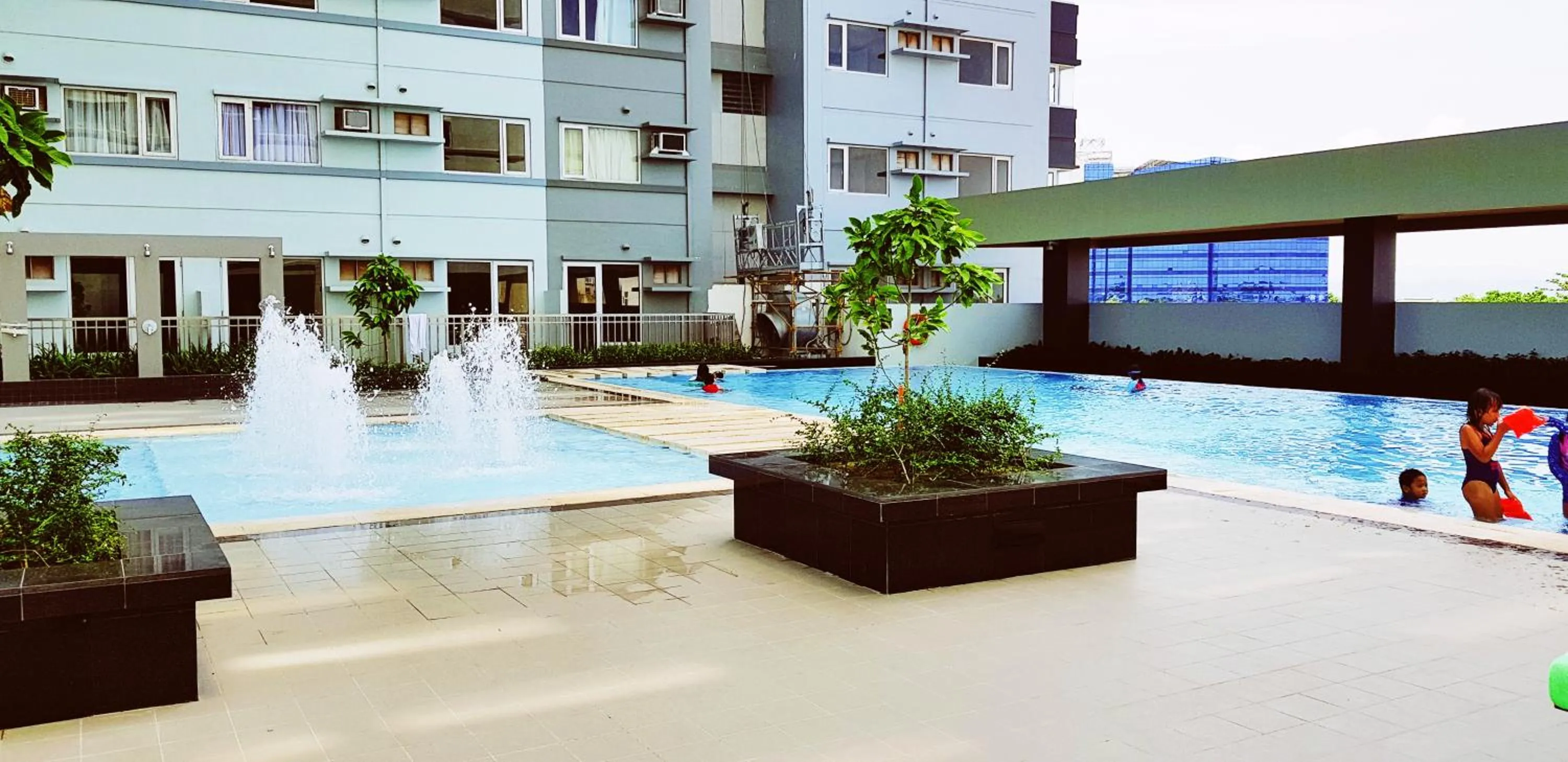 Swimming pool in Davao Boutique Condos - Avida