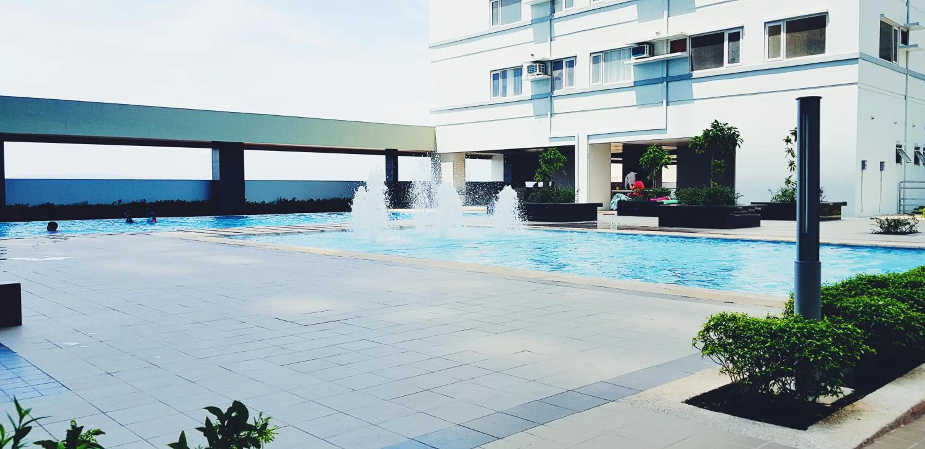 Swimming pool in Davao Boutique Condos - Avida