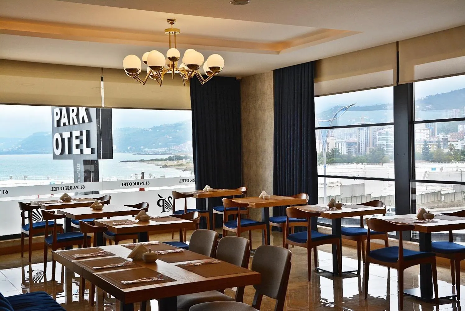 Restaurant/places to eat in 61 Park Hotel