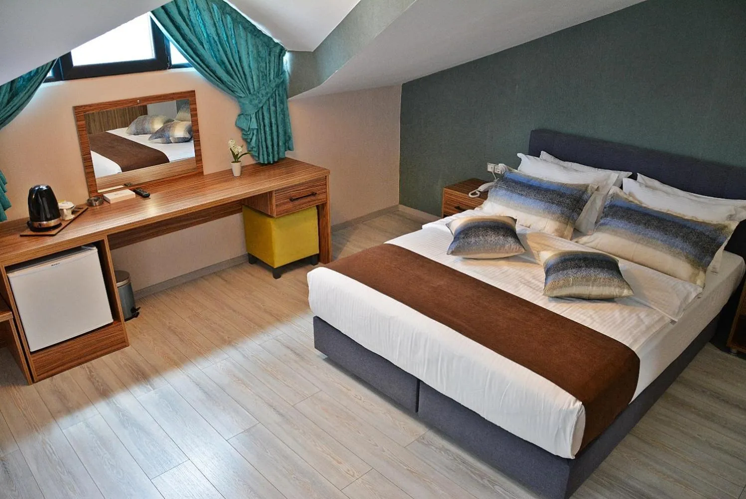 Photo of the whole room, Bed in 61 Park Hotel