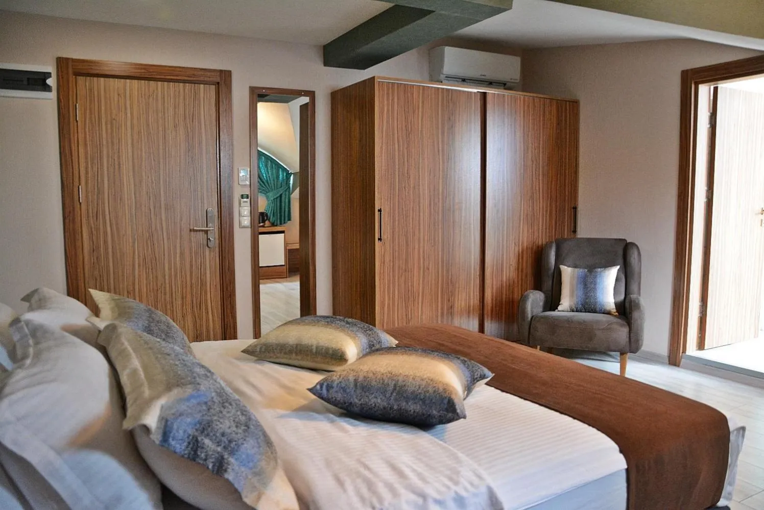 Bed in 61 Park Hotel