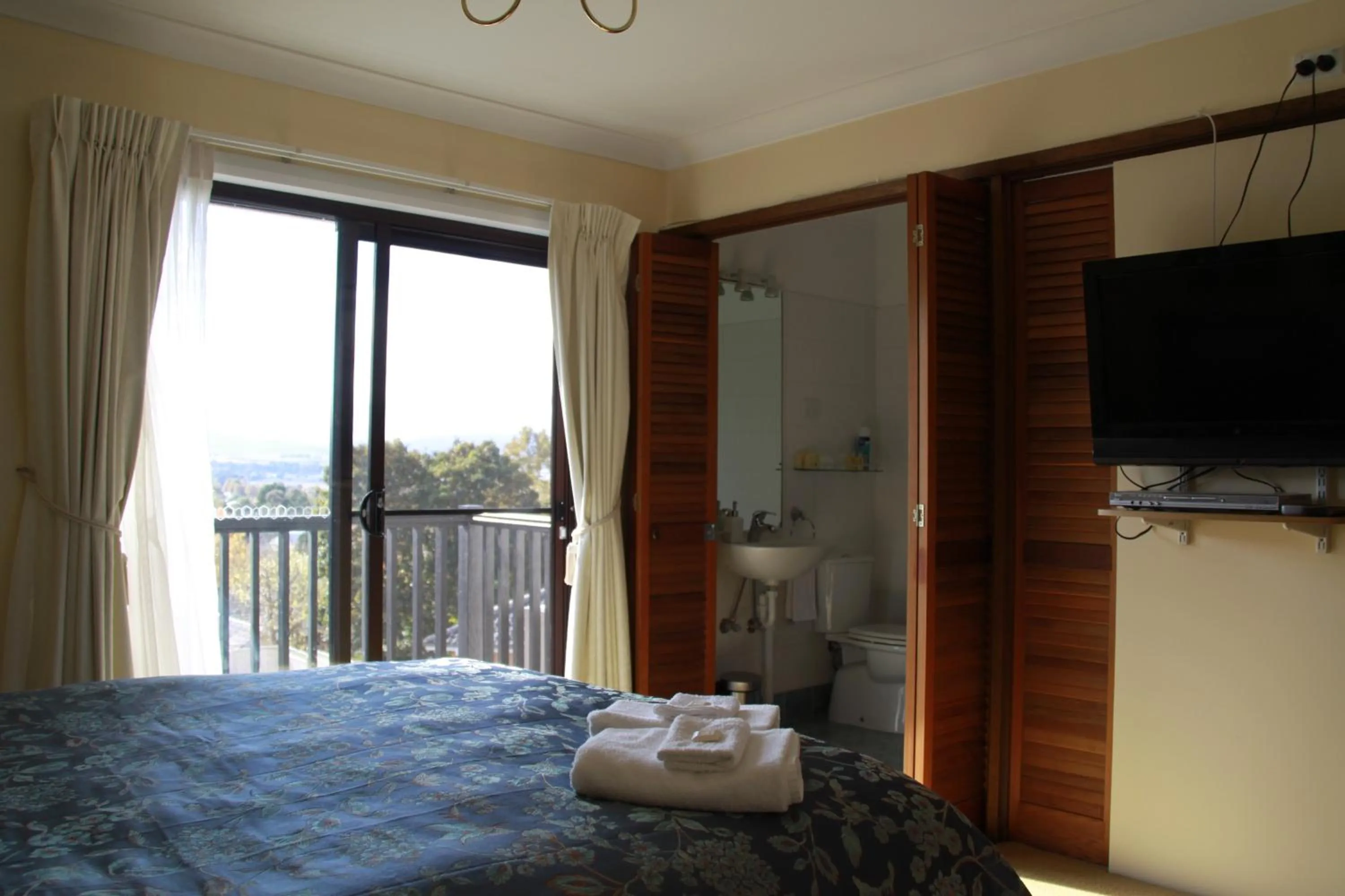 Bedroom, Bed in Bathurst Heights Bed & Breakfast