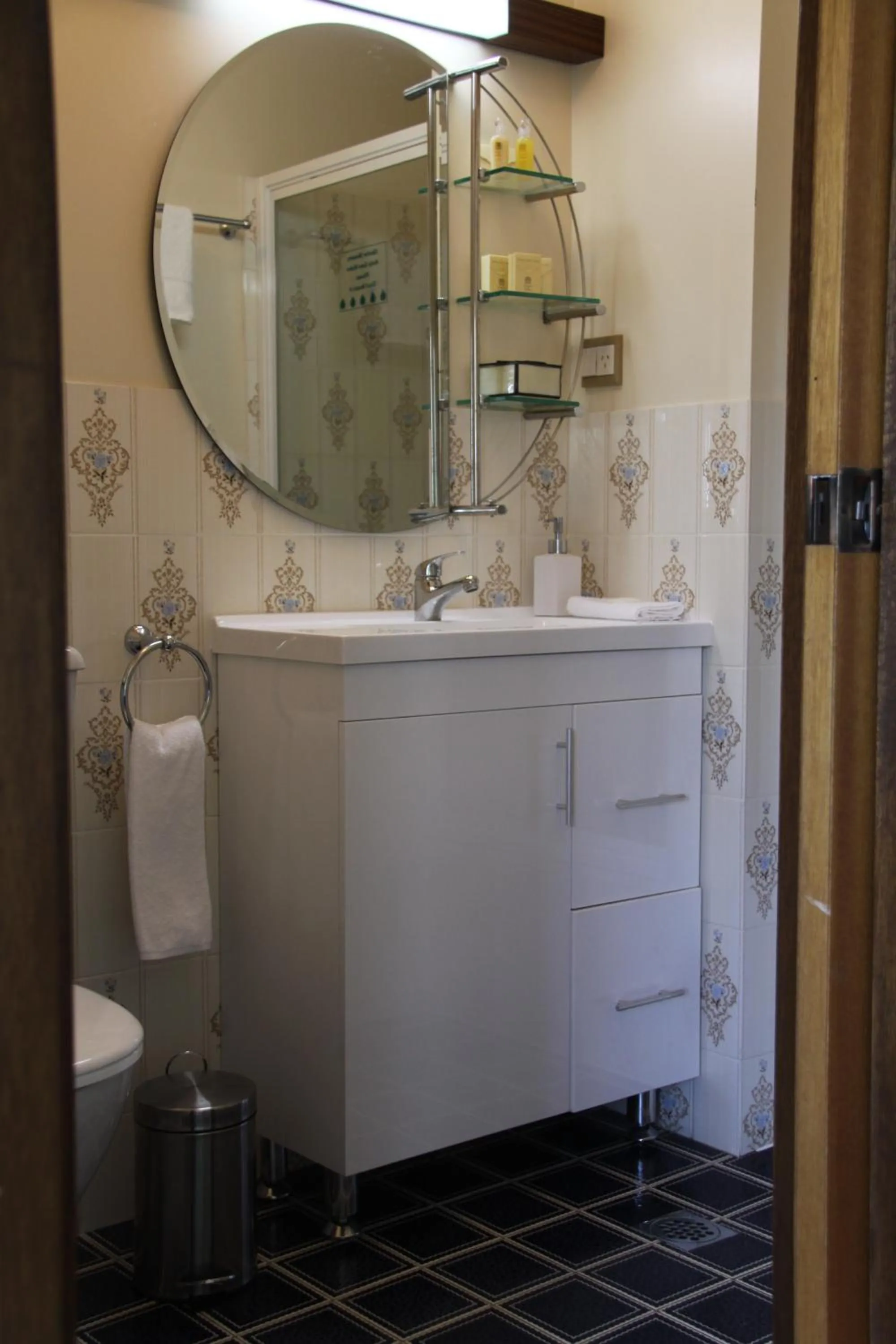 Bathroom in Bathurst Heights Bed & Breakfast