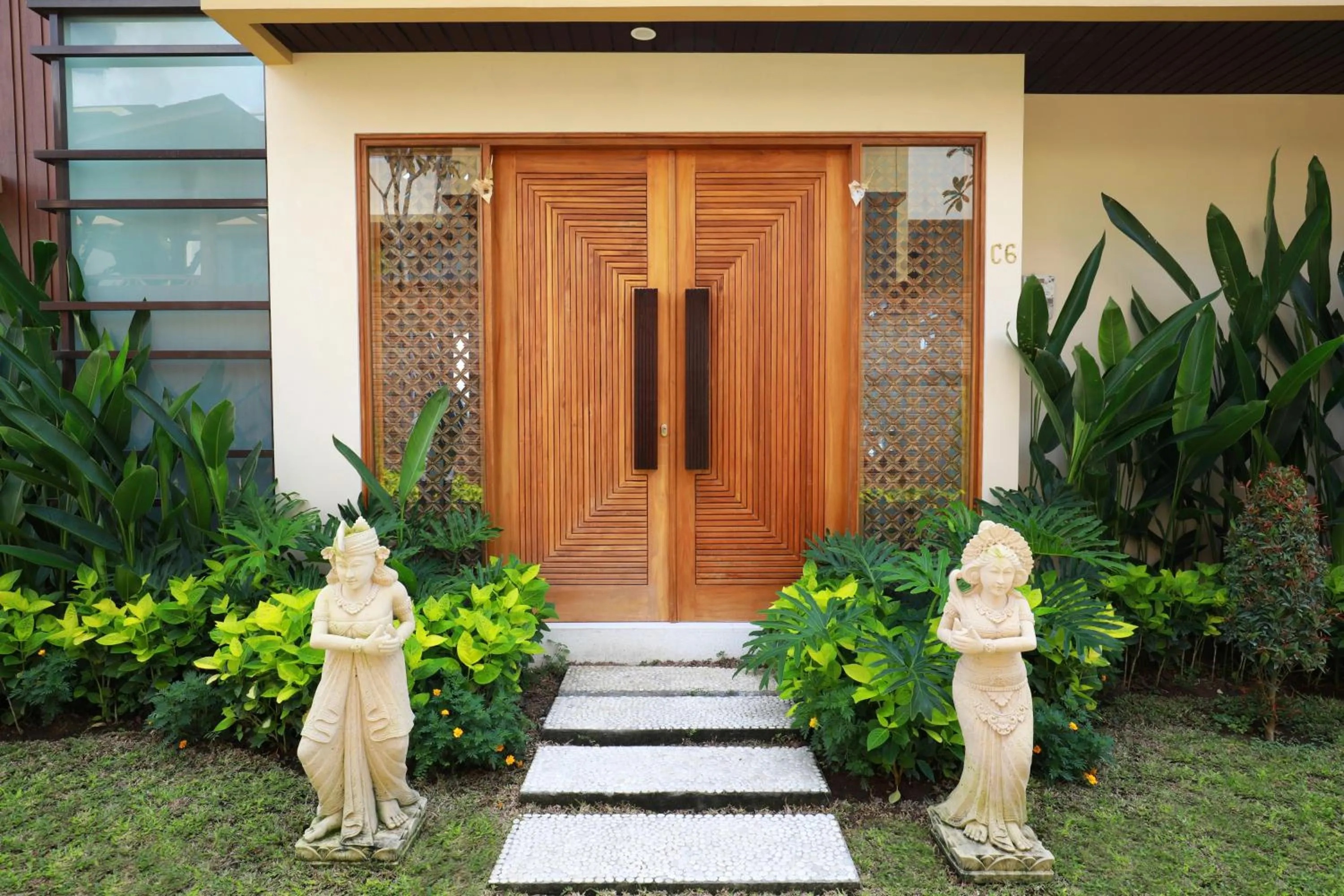 Garden in The Miracle Villa Nusa Dua