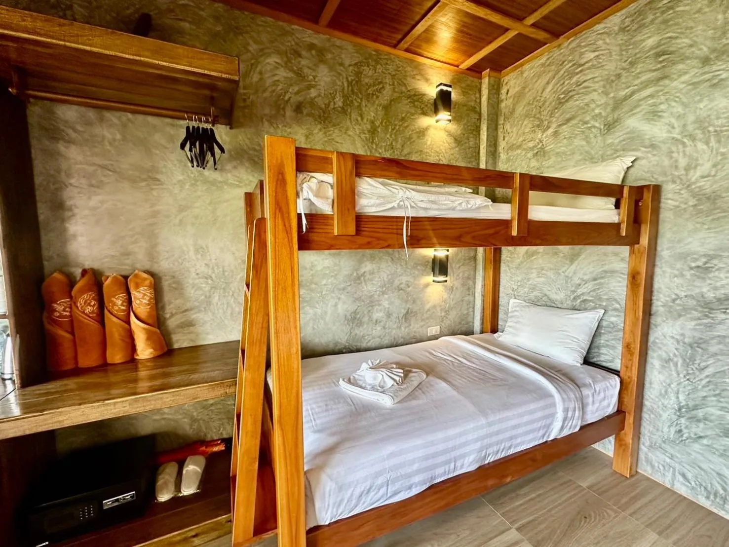 Bed in Koh Tao Relax Freedom Beach Resort