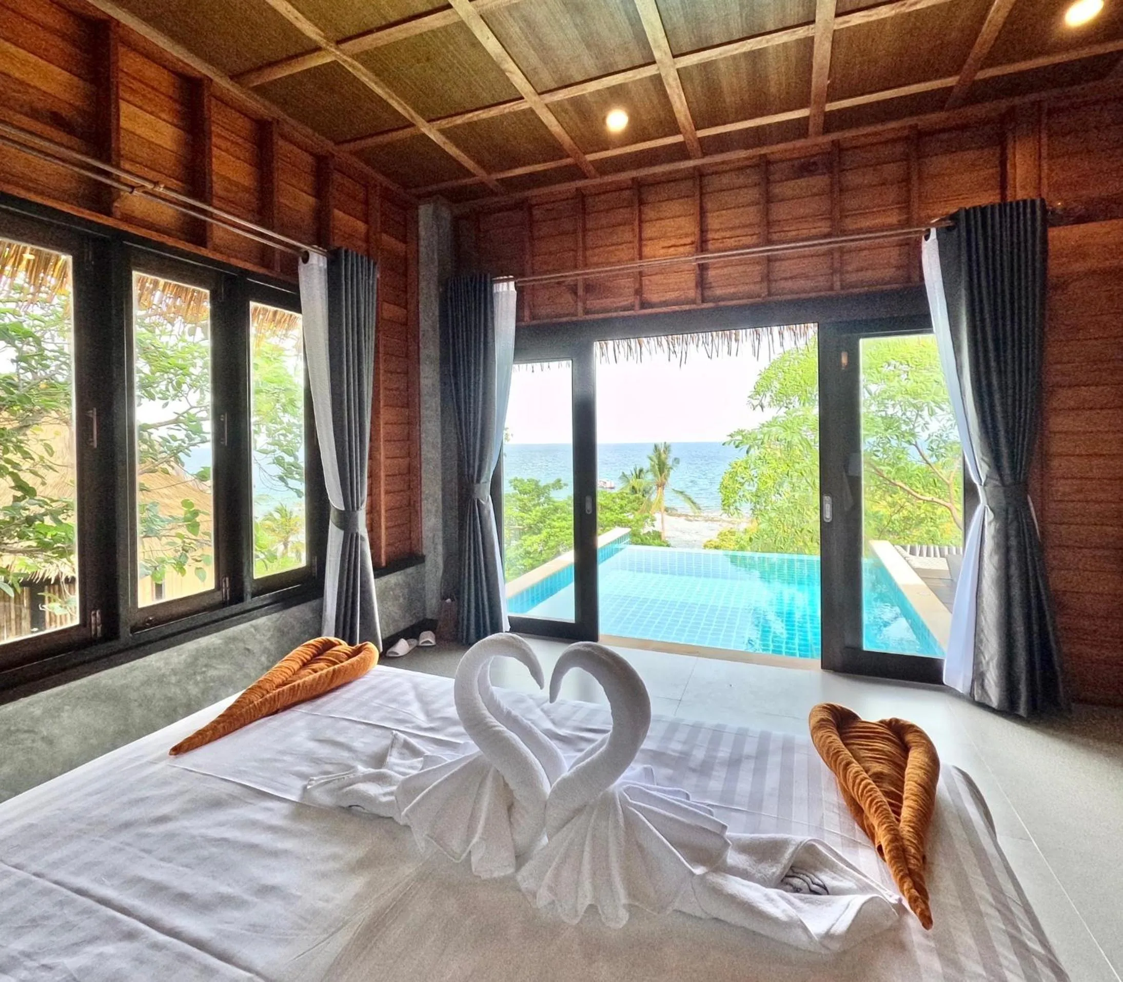Bed in Koh Tao Relax Freedom Beach Resort