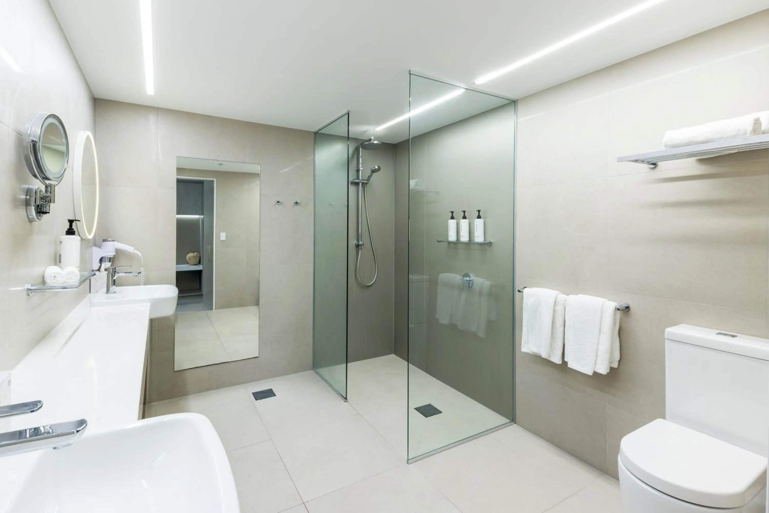 Shower in Pacific Hotel Cairns