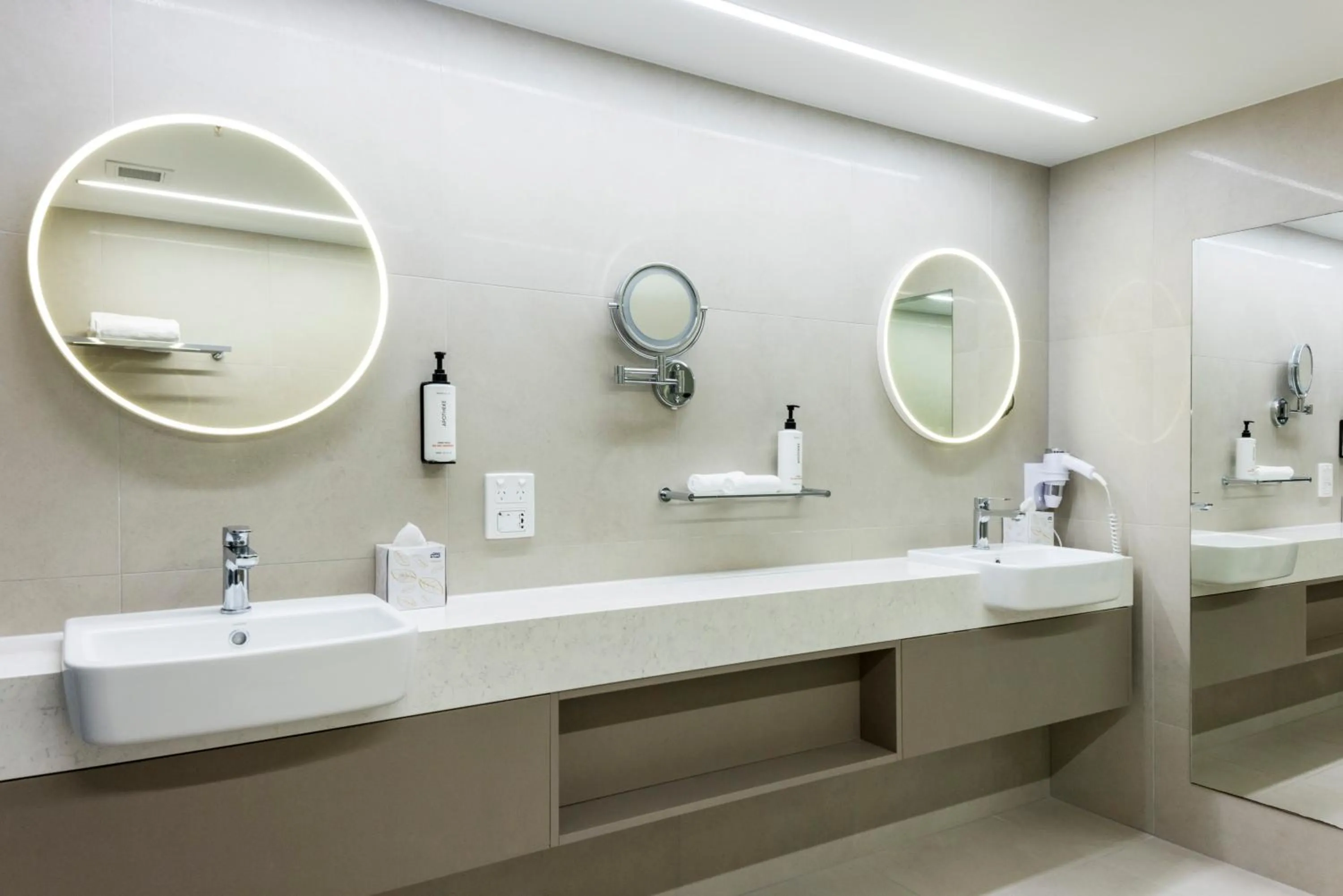 Bathroom in Pacific Hotel Cairns