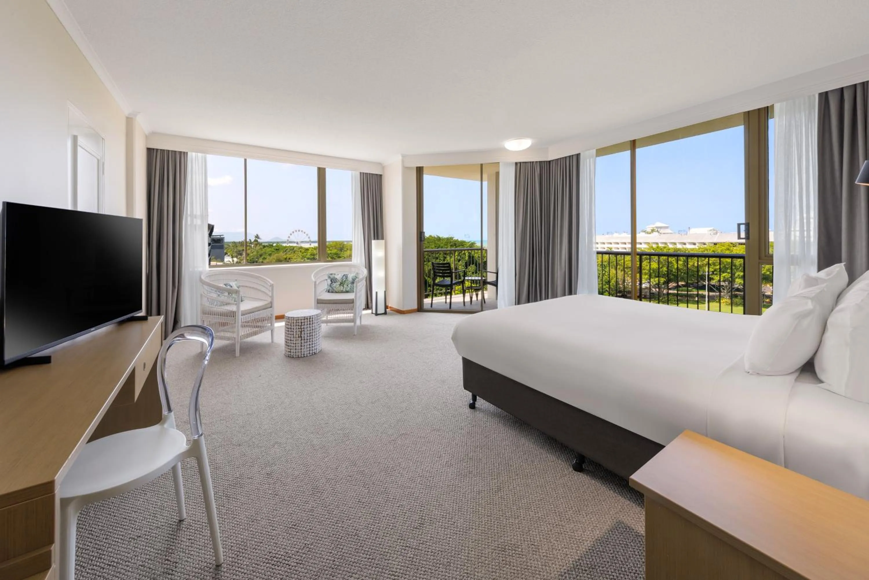 Bed in Pacific Hotel Cairns