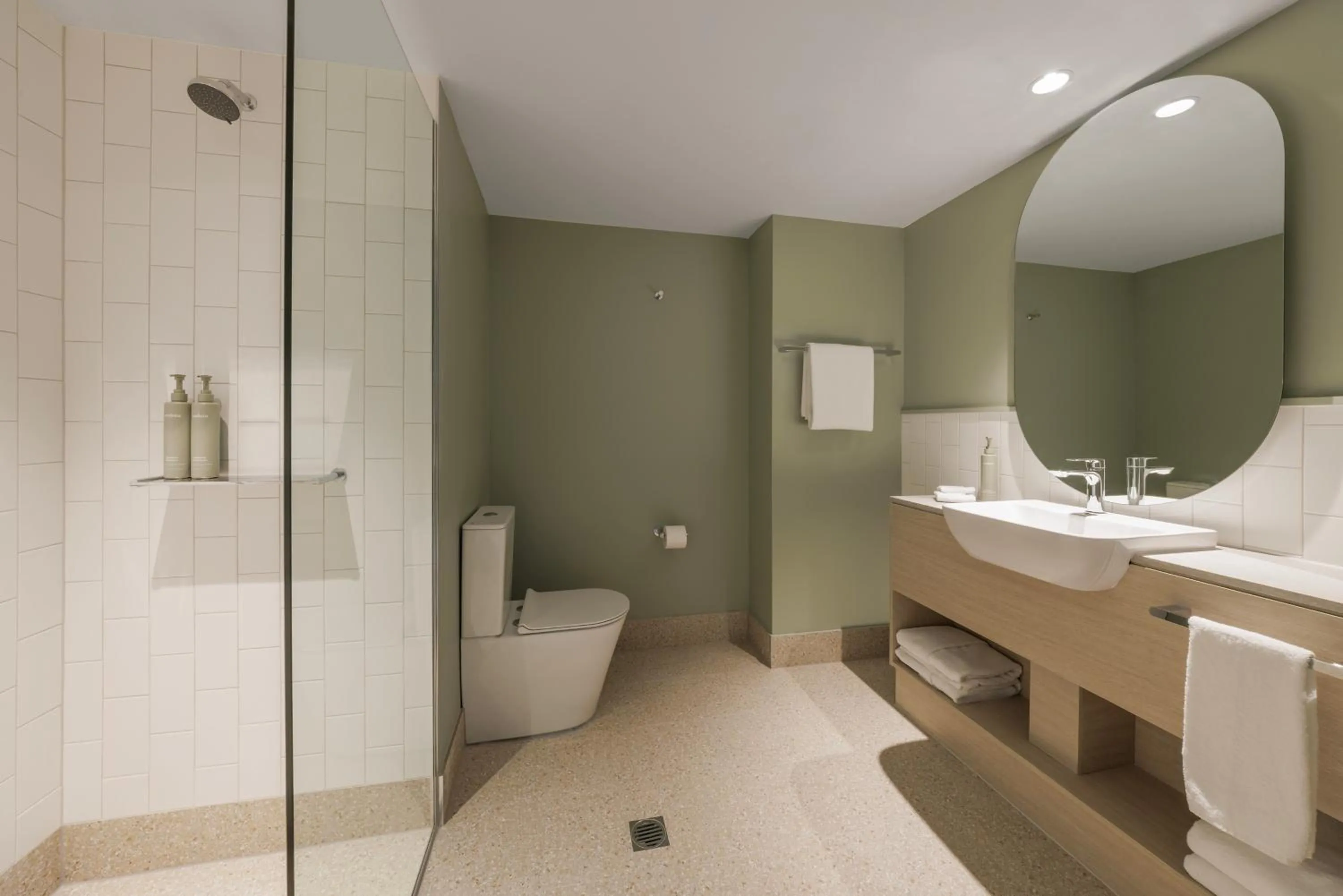 Shower in Pacific Hotel Cairns