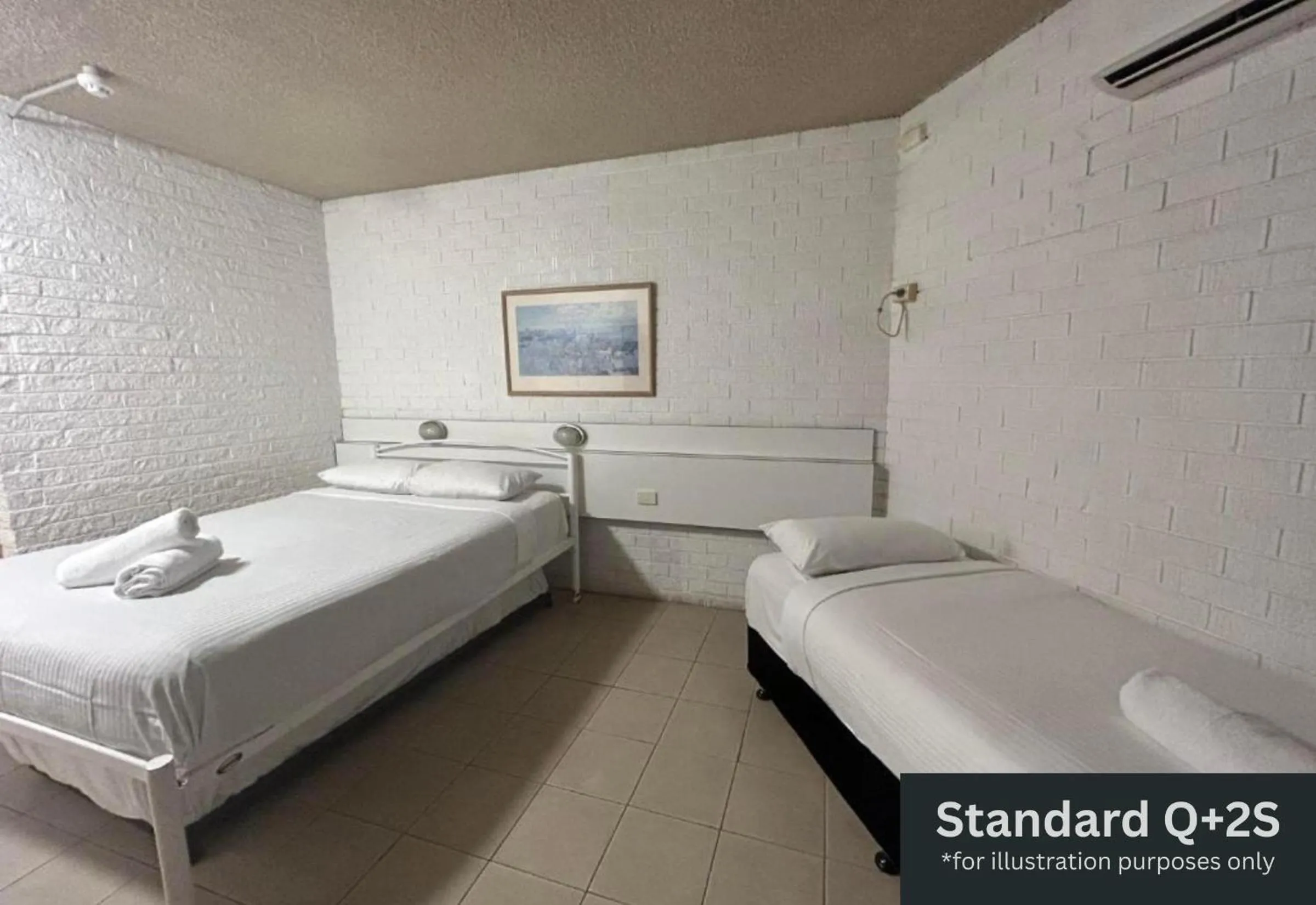 Bed in Marco Polo Motor Inn Sydney Hotel