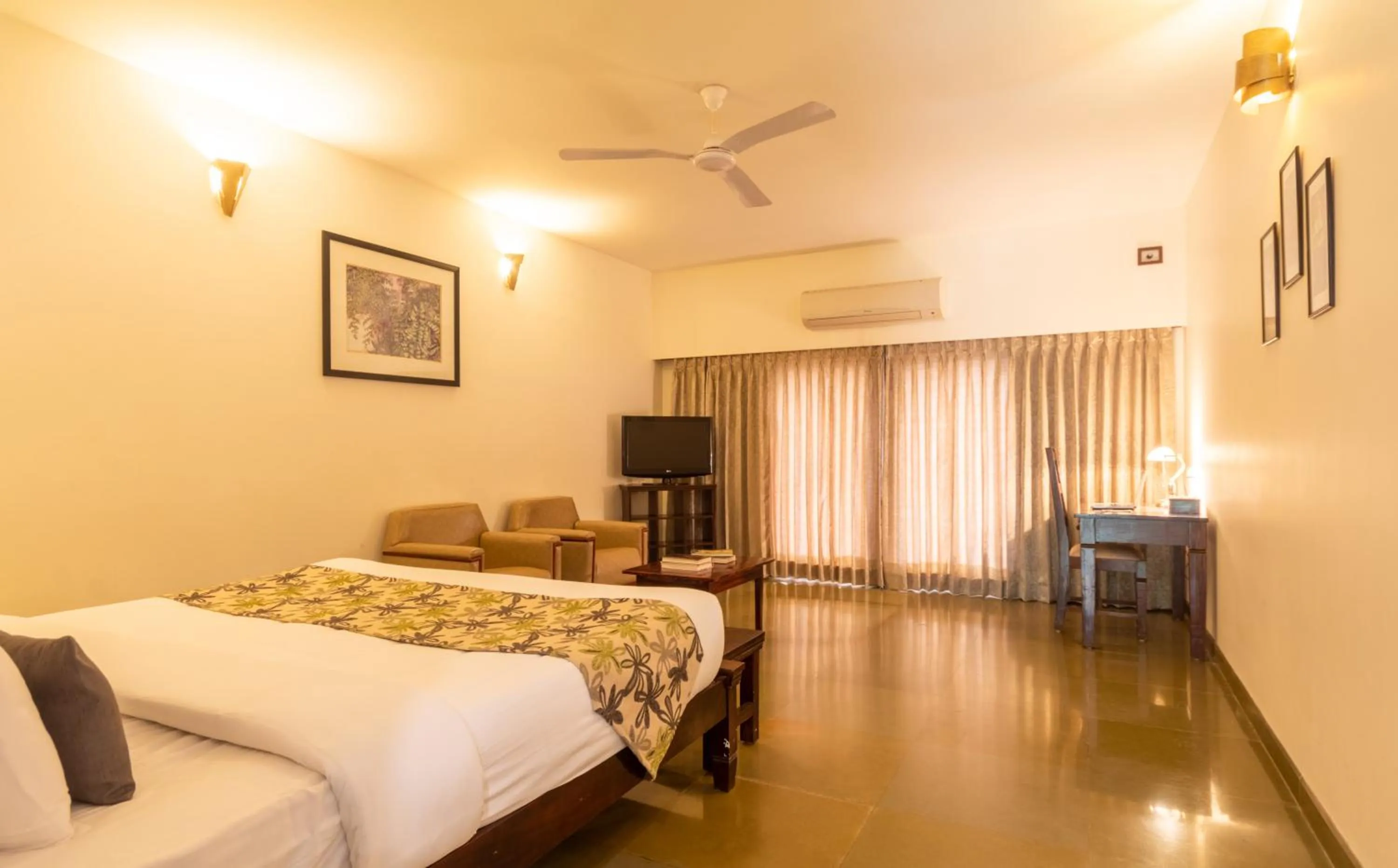 Photo of the whole room, Bed in Amritara Ambatty Greens Resort