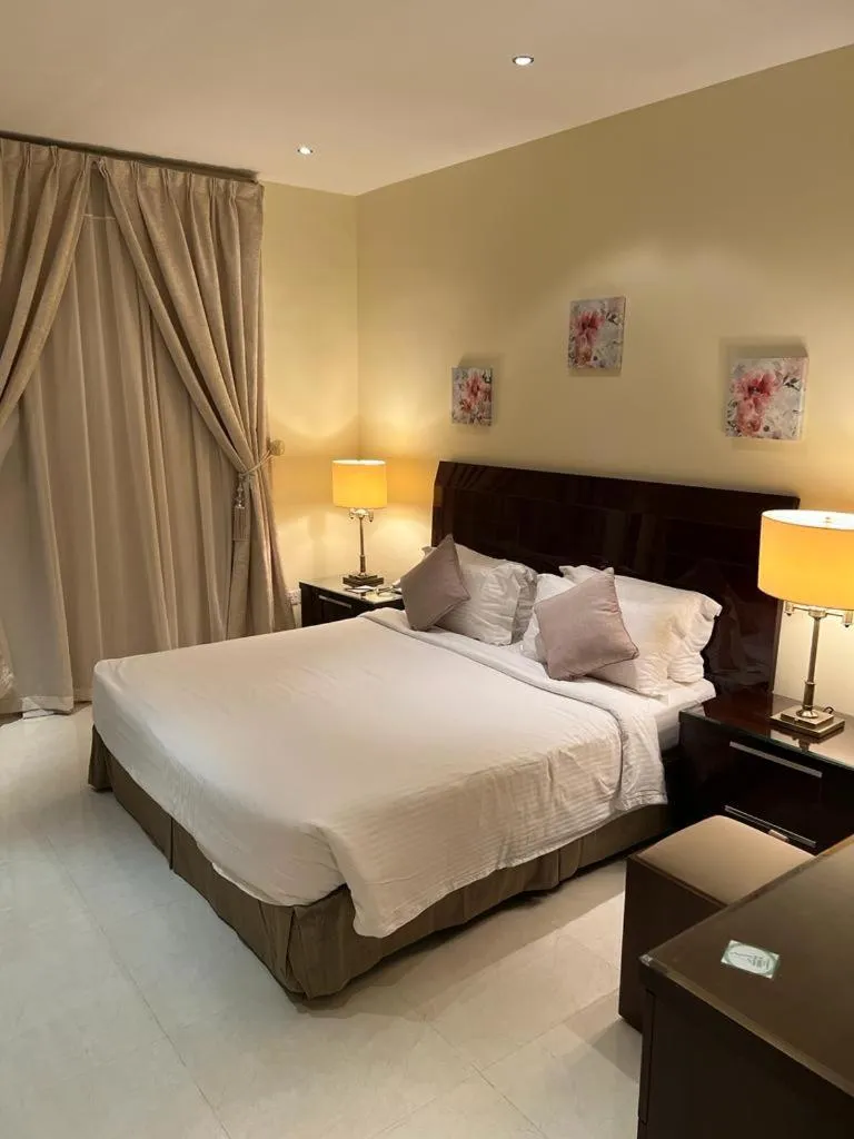 Bed in Al Gosaibi Hotel - Villa