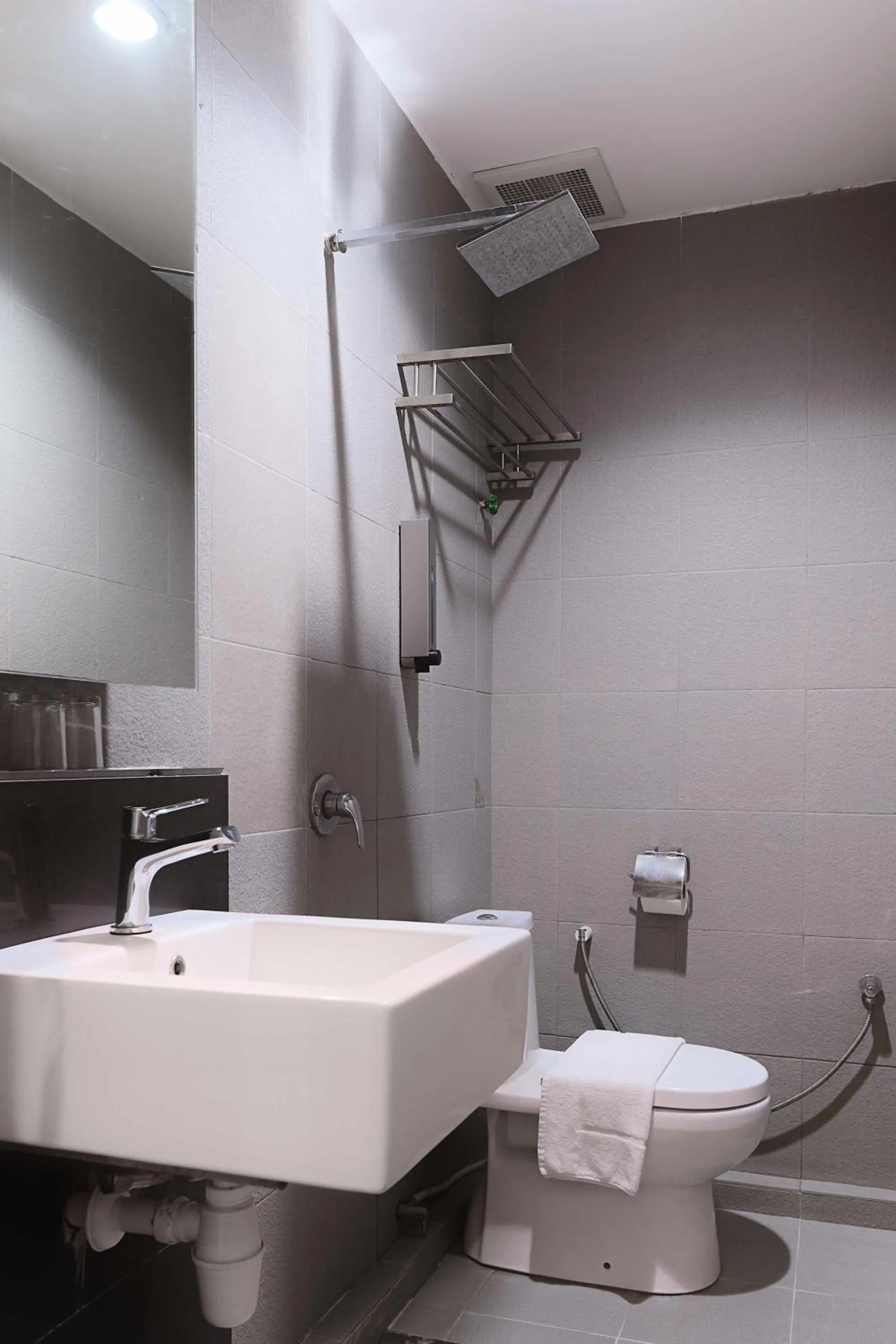 Toilet in T+ Hotel Sungai Korok