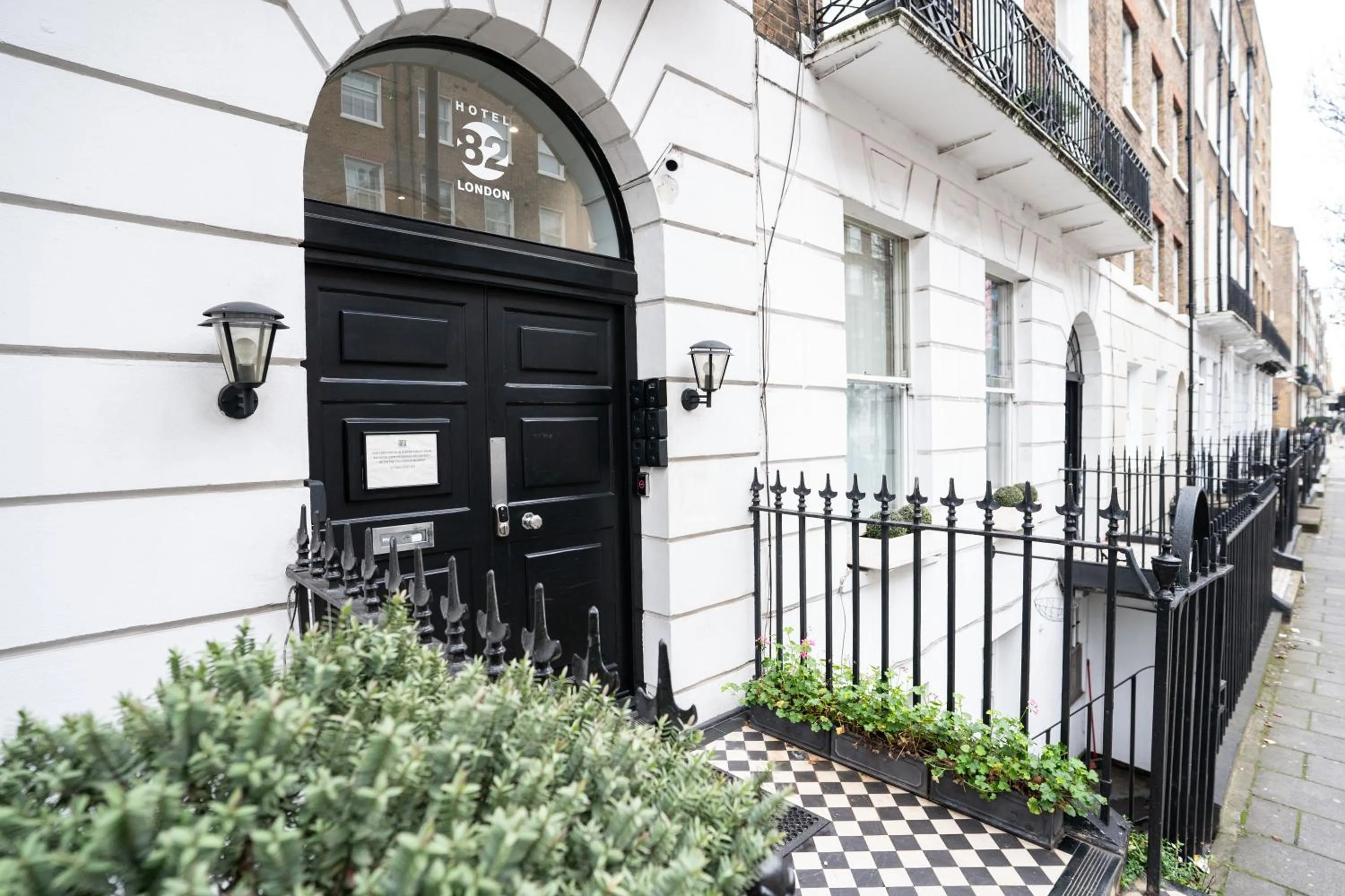 Facade/entrance in MSK Hotel 82