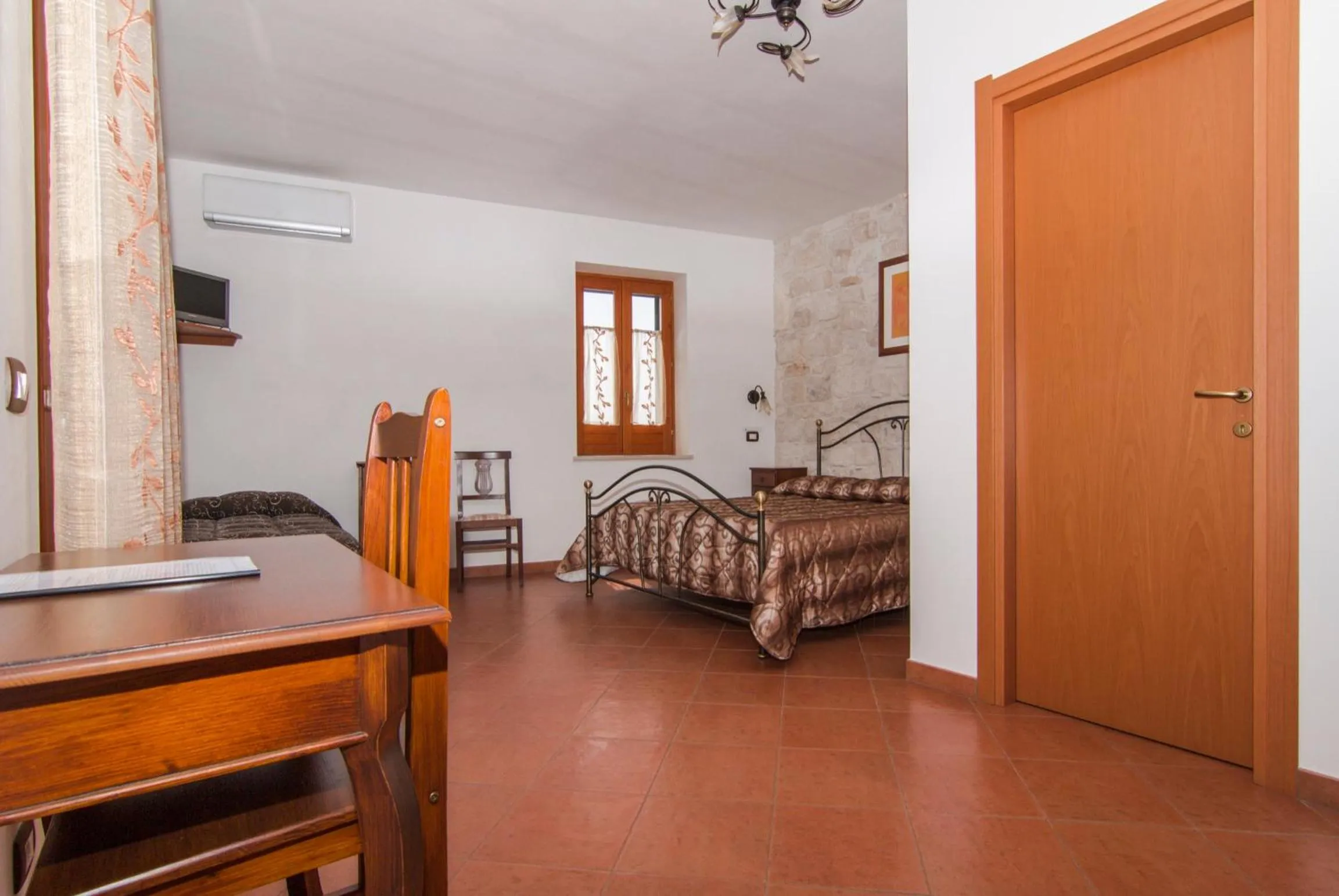 Photo of the whole room, Bed in B&B Il Giardino Dei Mandarini