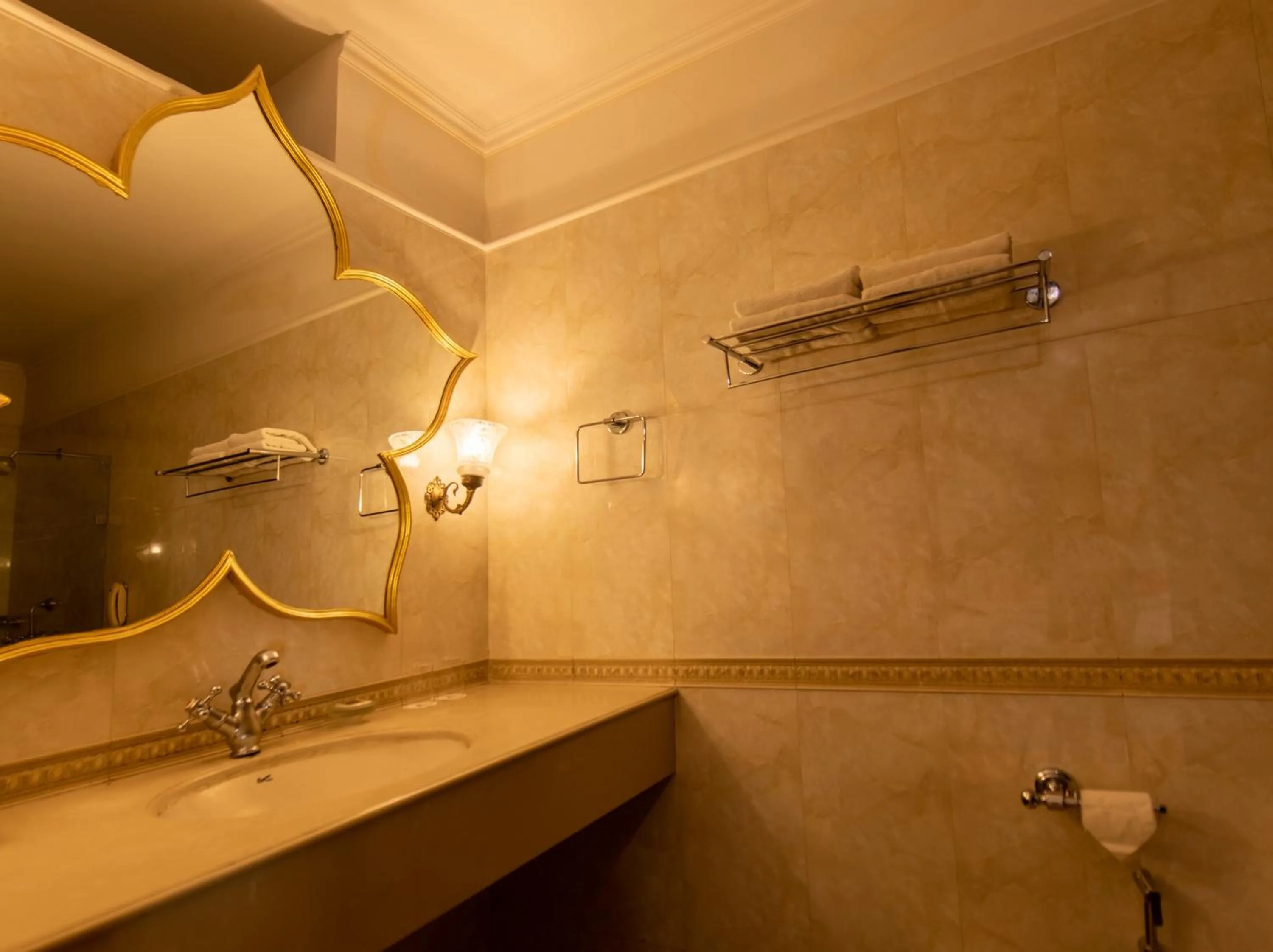 Bathroom in Amritara Suryauday Haveli