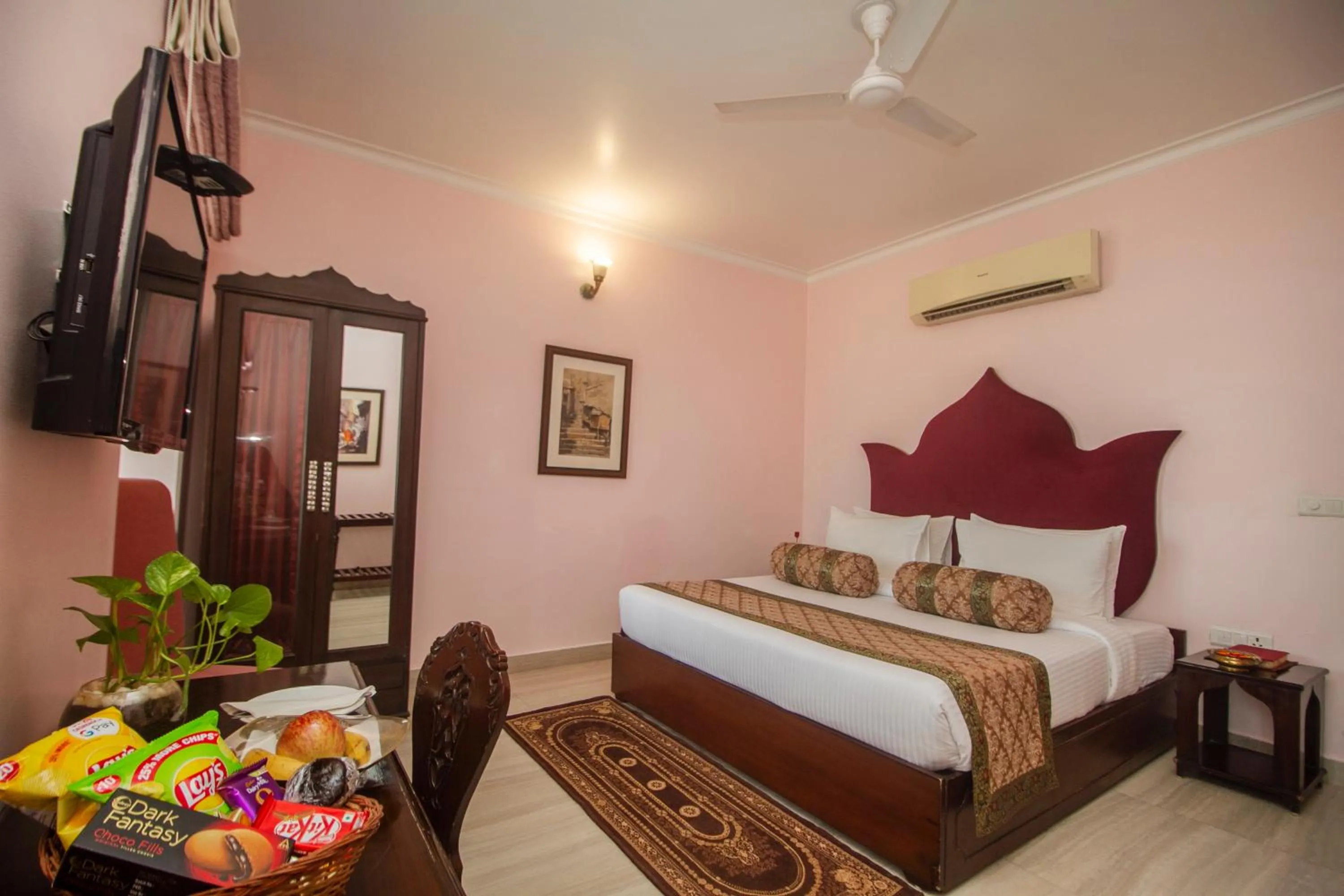 TV and multimedia, Bed in Amritara Suryauday Haveli