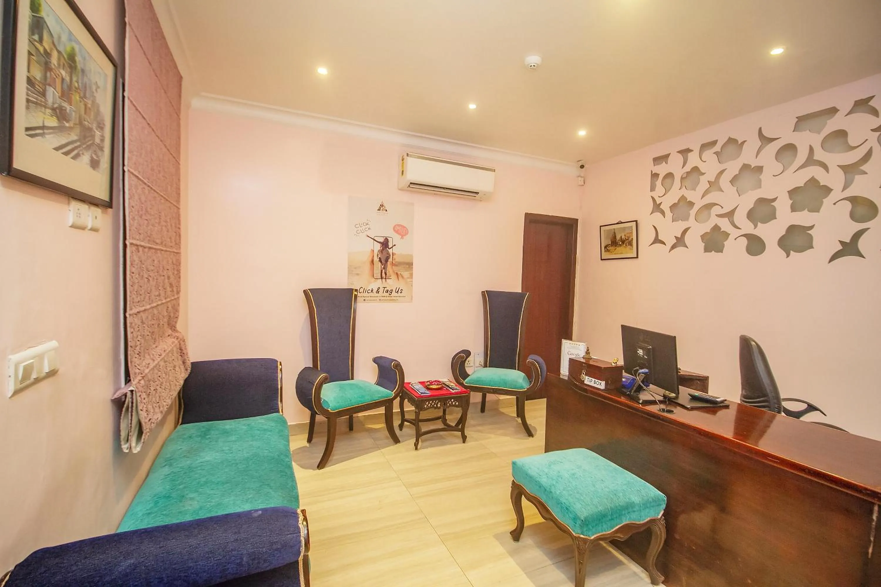 Seating area in Amritara Suryauday Haveli