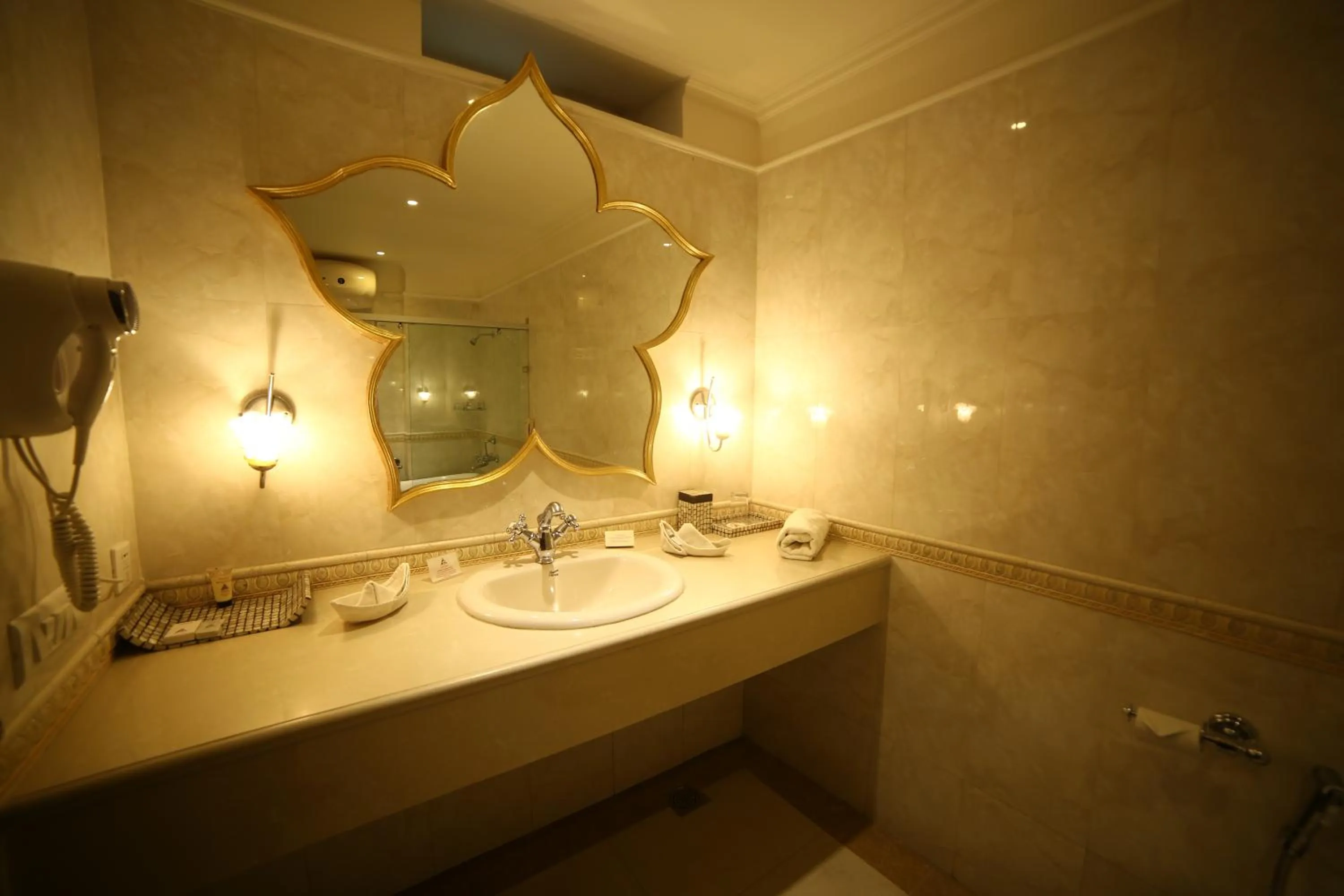 Bathroom in Amritara Suryauday Haveli