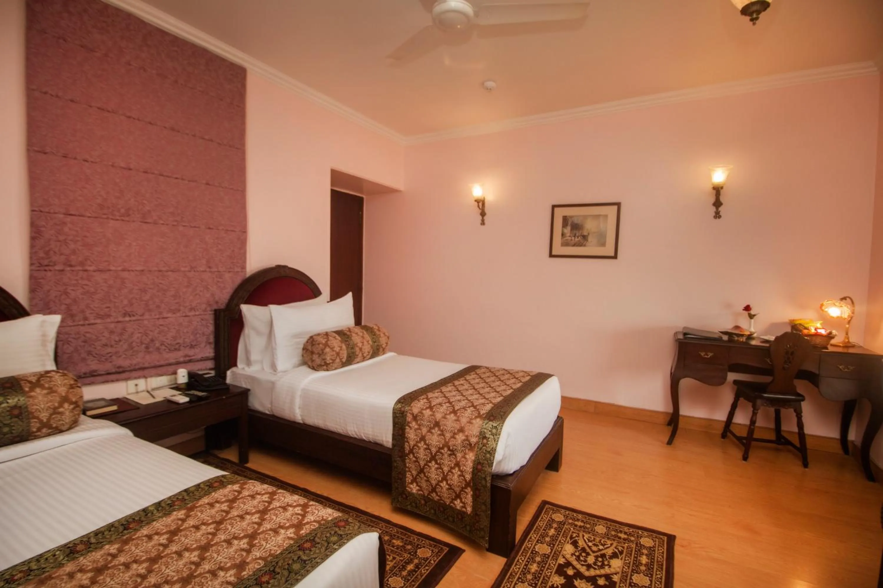 Photo of the whole room, Bed in Amritara Suryauday Haveli