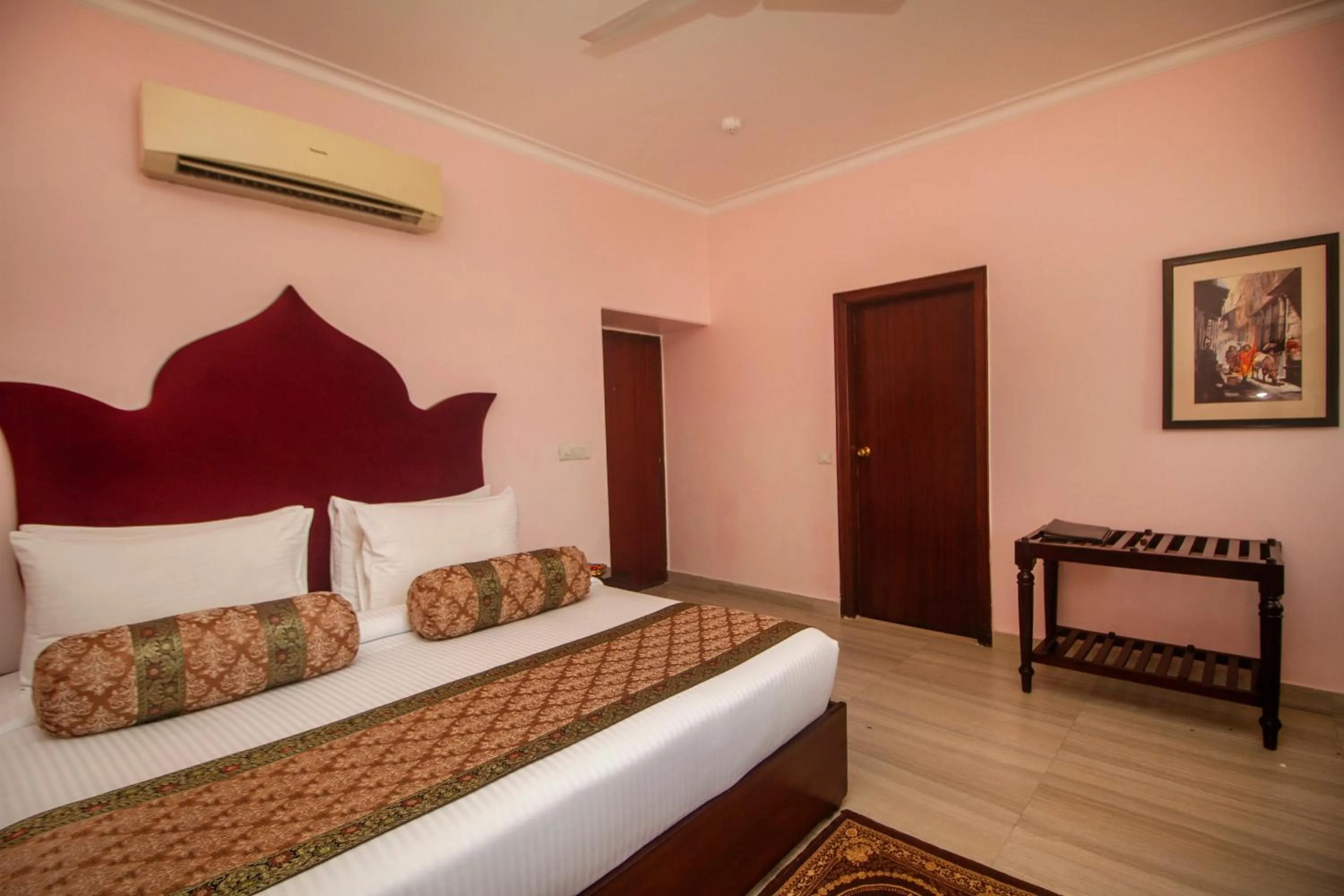 Bed in Amritara Suryauday Haveli