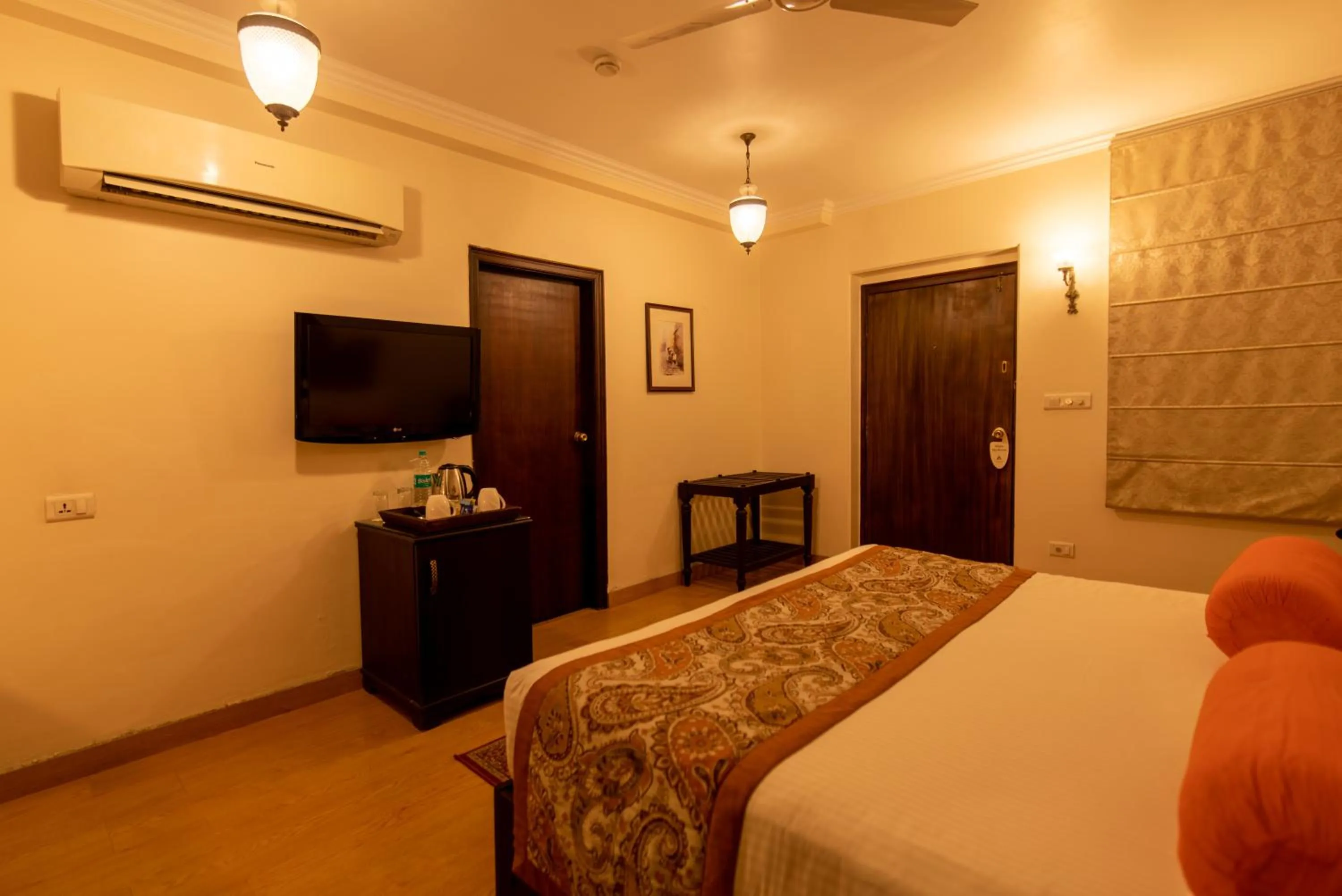 Bedroom, Bed in Amritara Suryauday Haveli