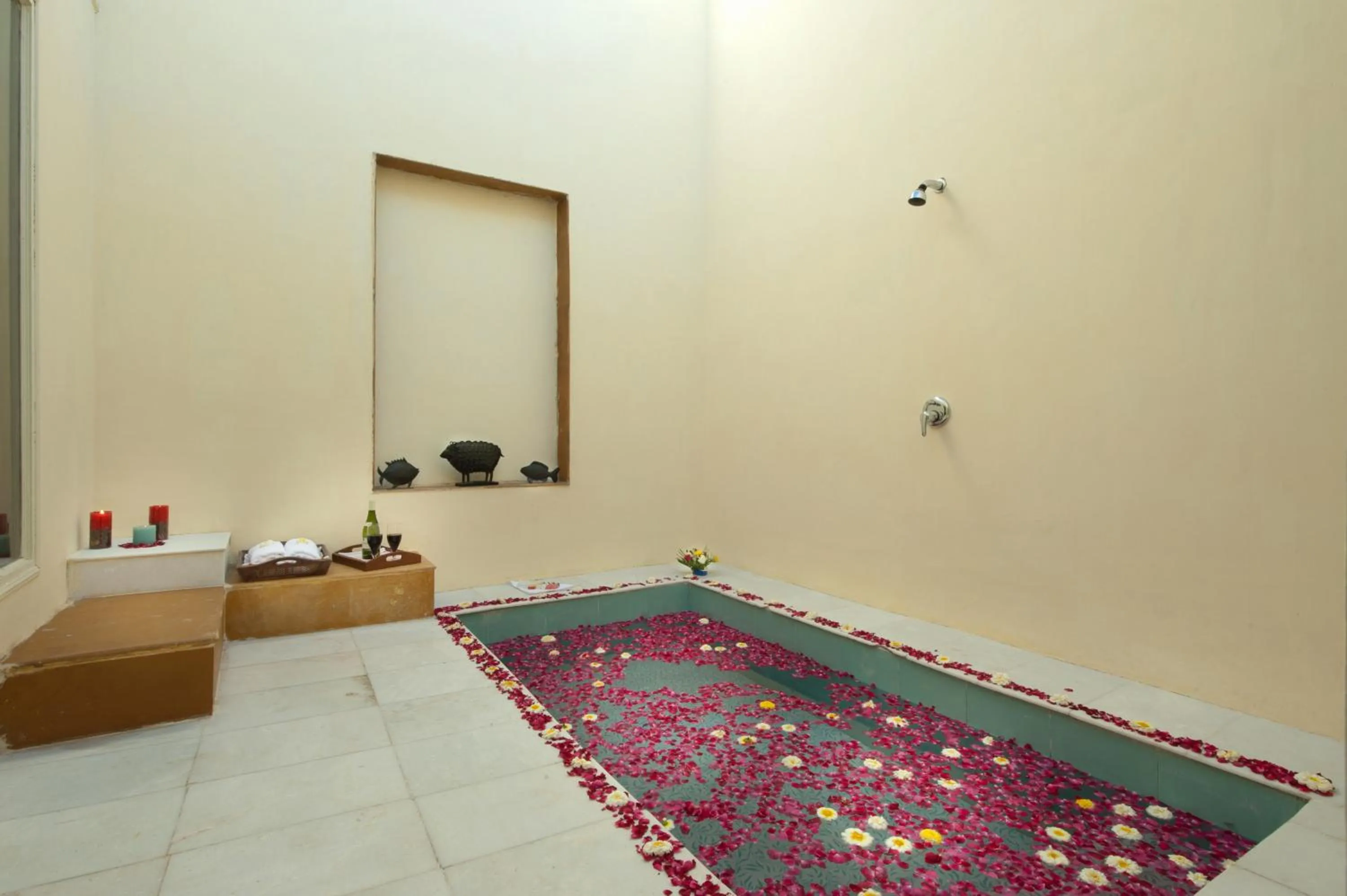 Shower in Aaram Baagh Pushkar by Pachar Group