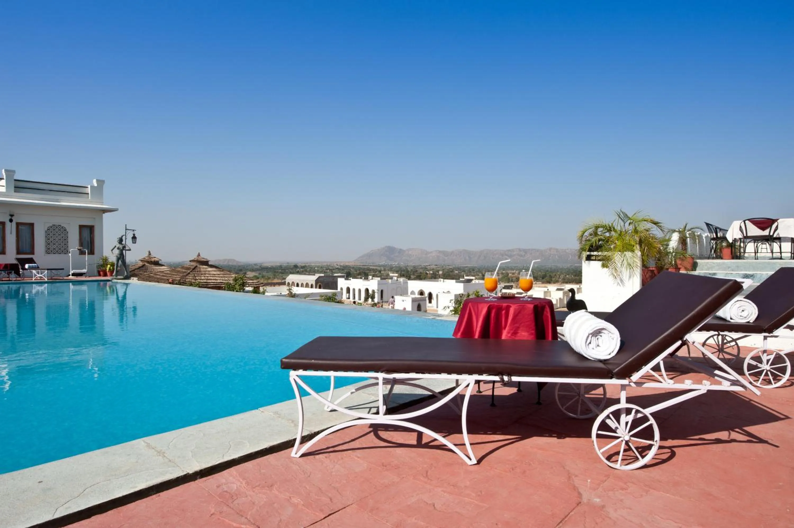 Swimming pool in Aaram Baagh Pushkar by Pachar Group